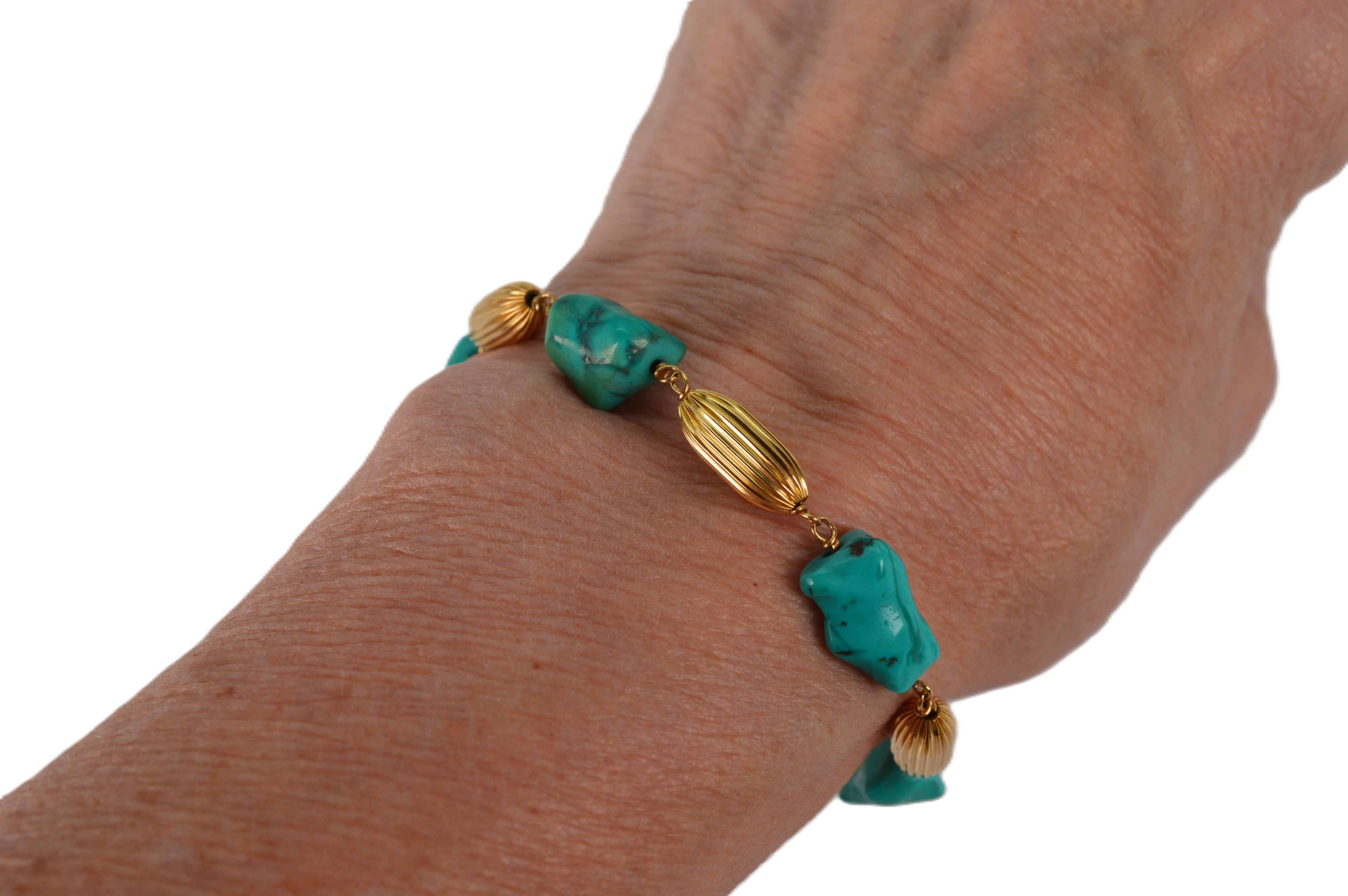 Turquoise Nugget 14 Karat Yellow Gold Bracelet im Angebot 2