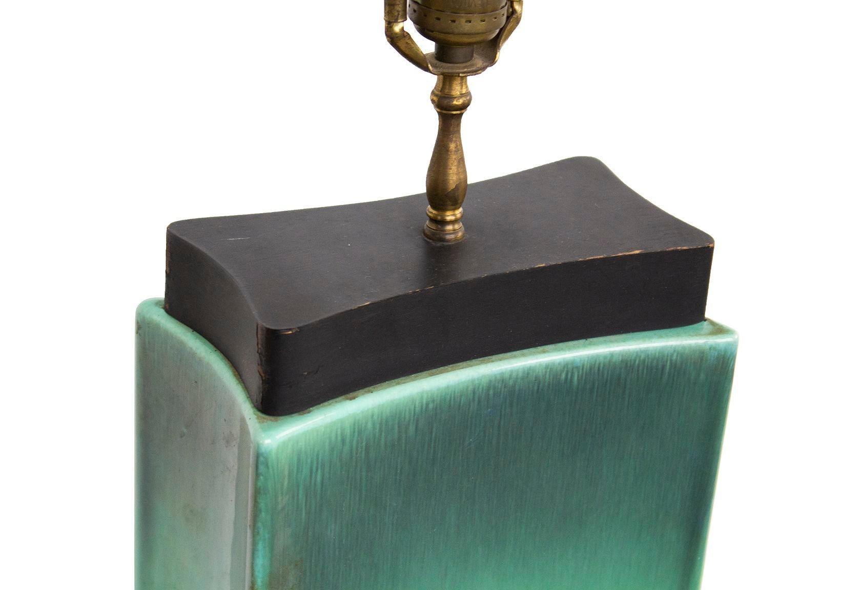 Américain Lampe de table de style Art Déco en céramique à ombres turquoise en vente