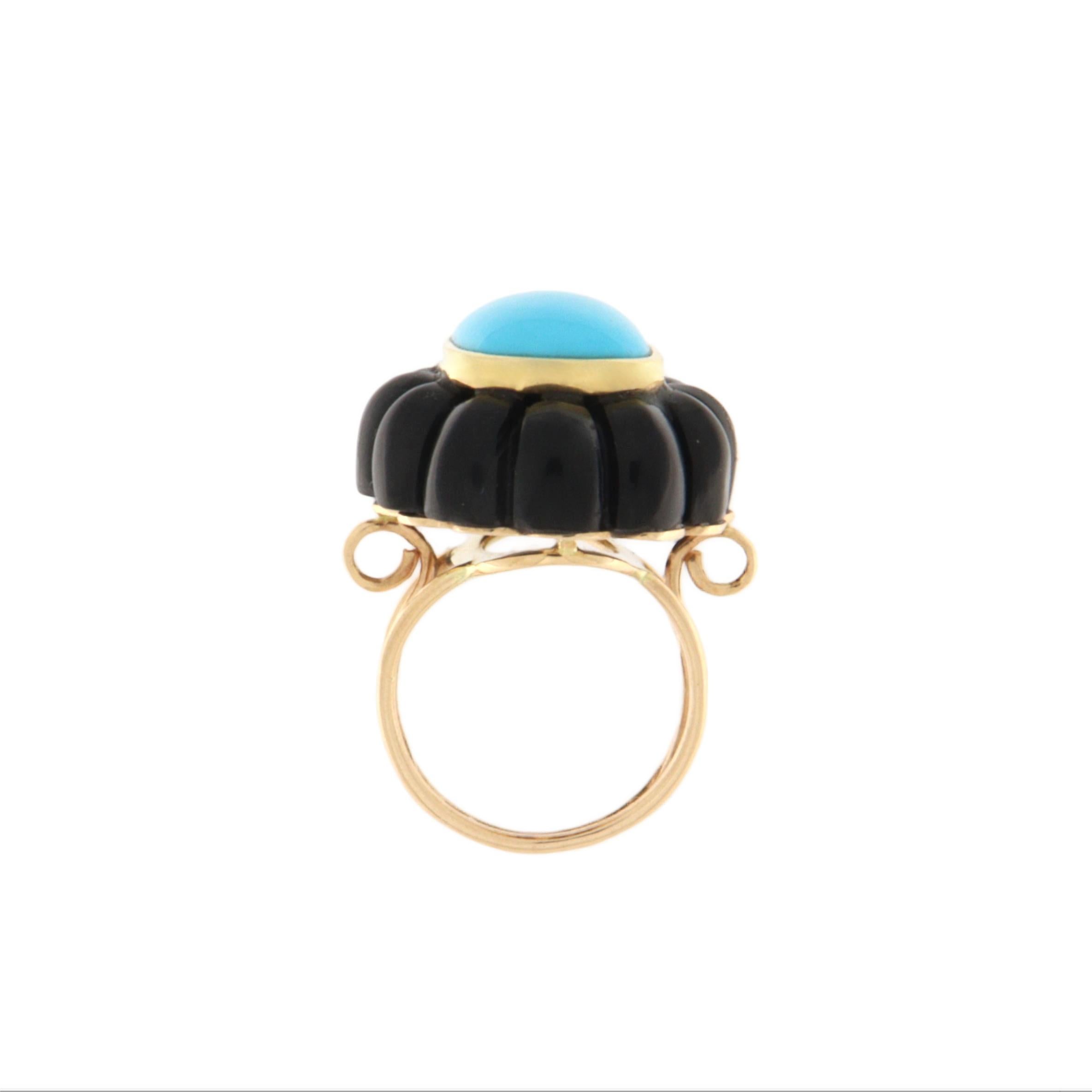 This refined ring is crafted in 14-karat yellow gold and set with a stunning natural turquoise from Arizona, renowned for its vibrant color and exceptional quality. The central stone displays a vivid, uniform sky-blue hue, offering timeless elegance