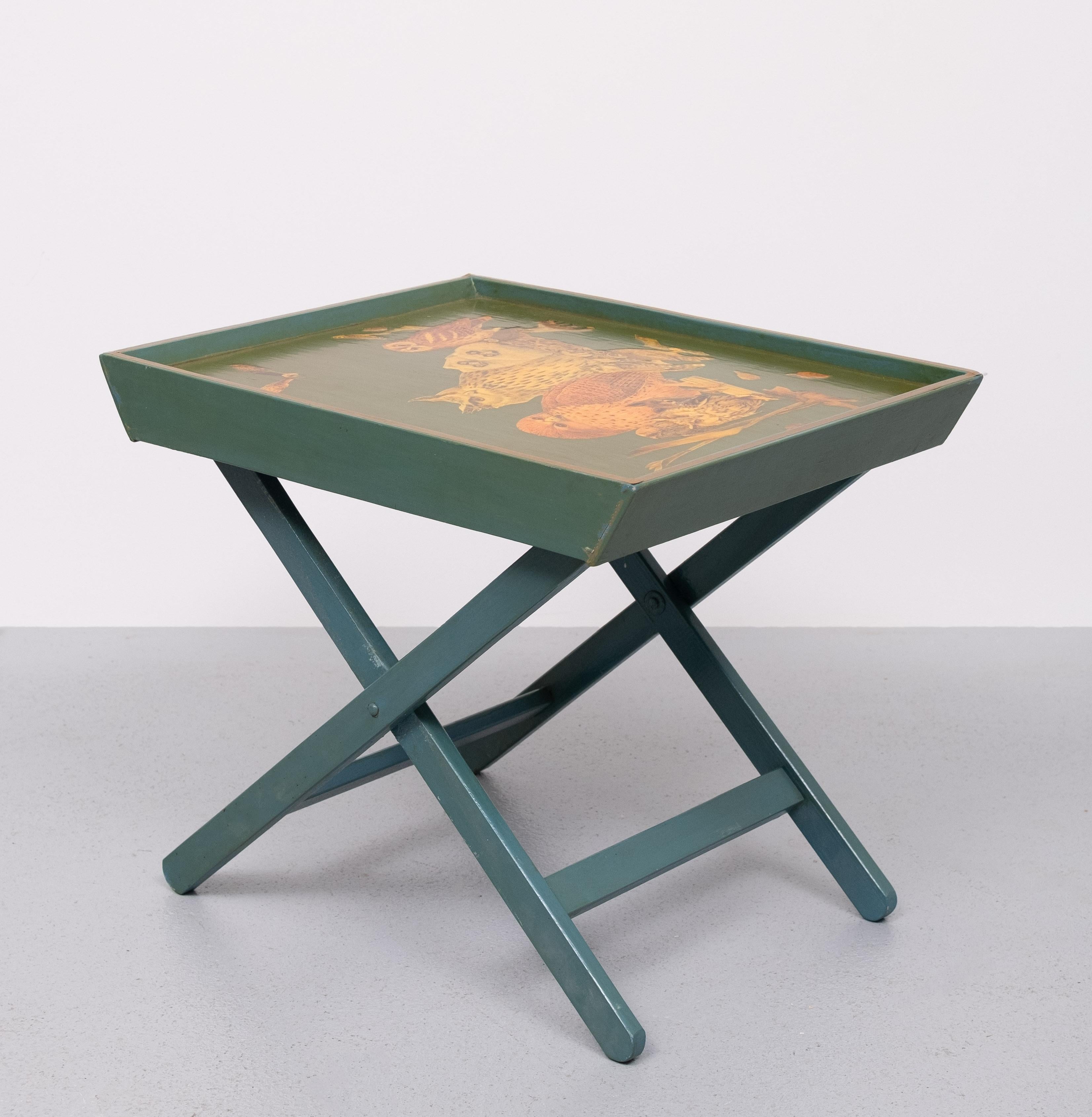 Bois Turquoise  Table de service à pieds croisés en forme de hibou 1950 en vente