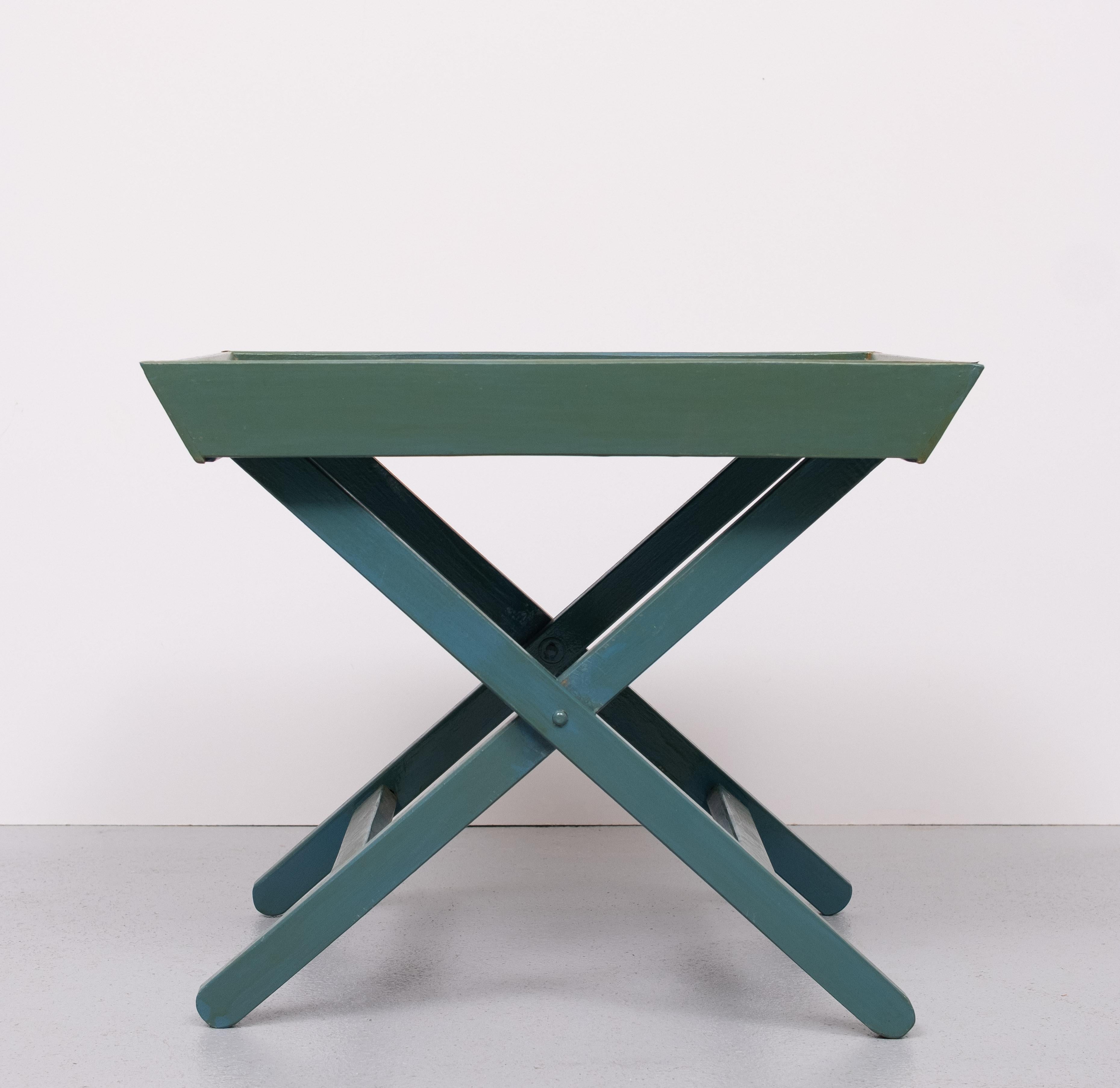 Turquoise  Table de service à pieds croisés en forme de hibou 1950 en vente 1