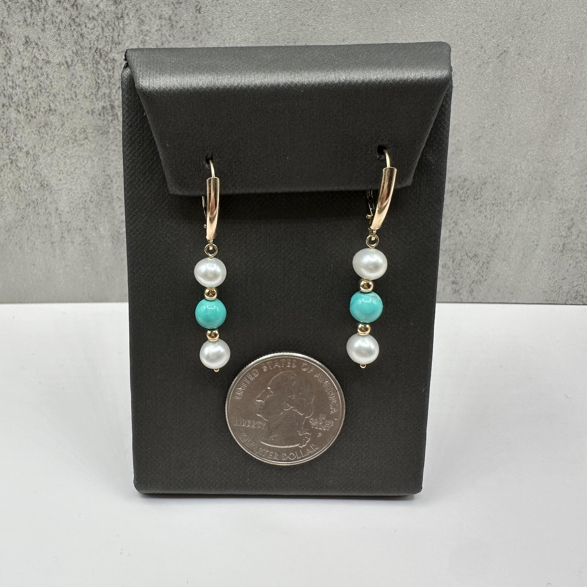 Orecchini con turchese e perle in oro giallo 14 carati - 2,9 g, chiusura a leva, nuovi In condizioni Nuovo in vendita a West Hempstead, NY