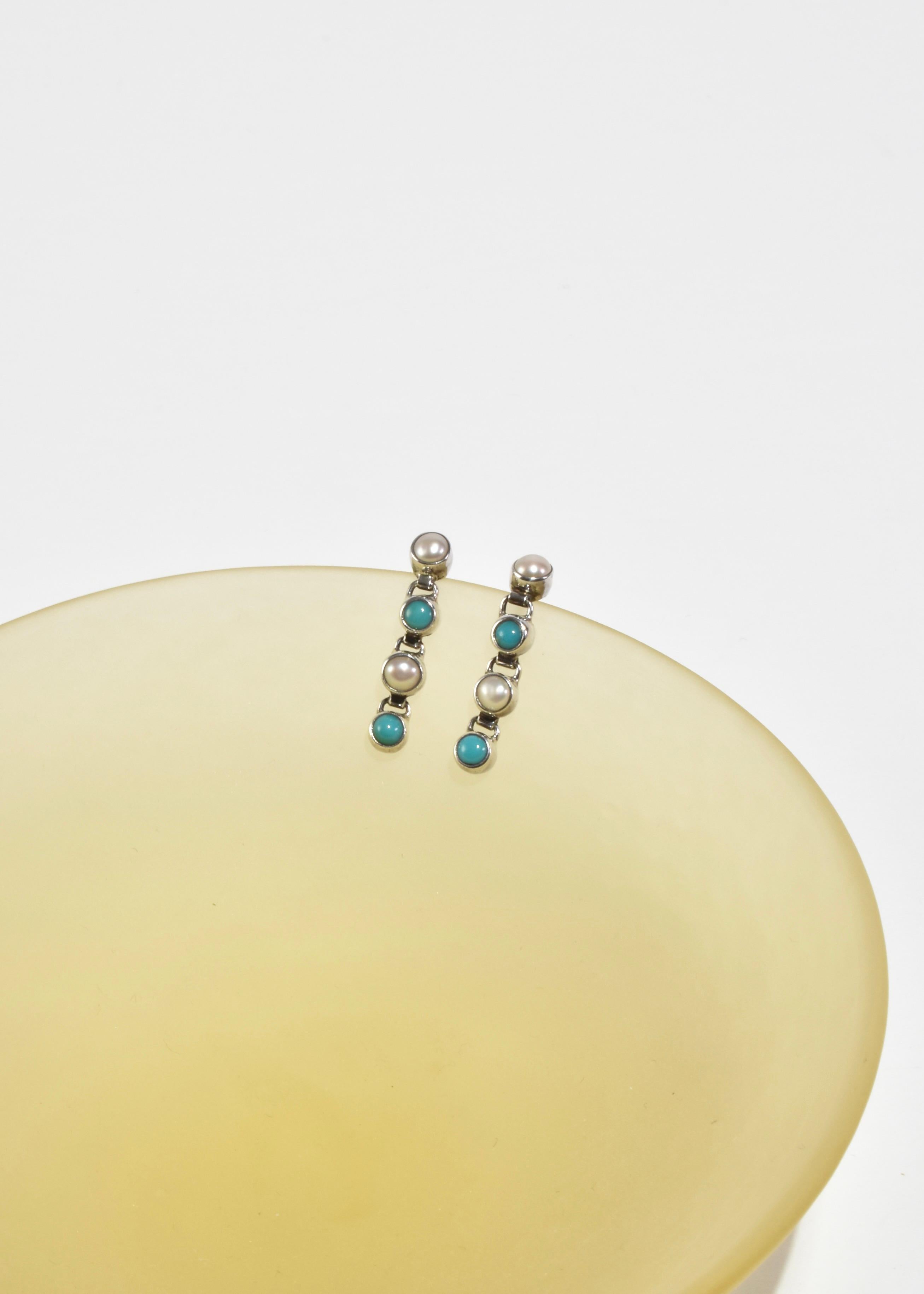 Vintage silver earrings with circular pearl and turquoise stones, pierced. Stamped 925.

Material: Sterling silver, pearl, turquoise.
