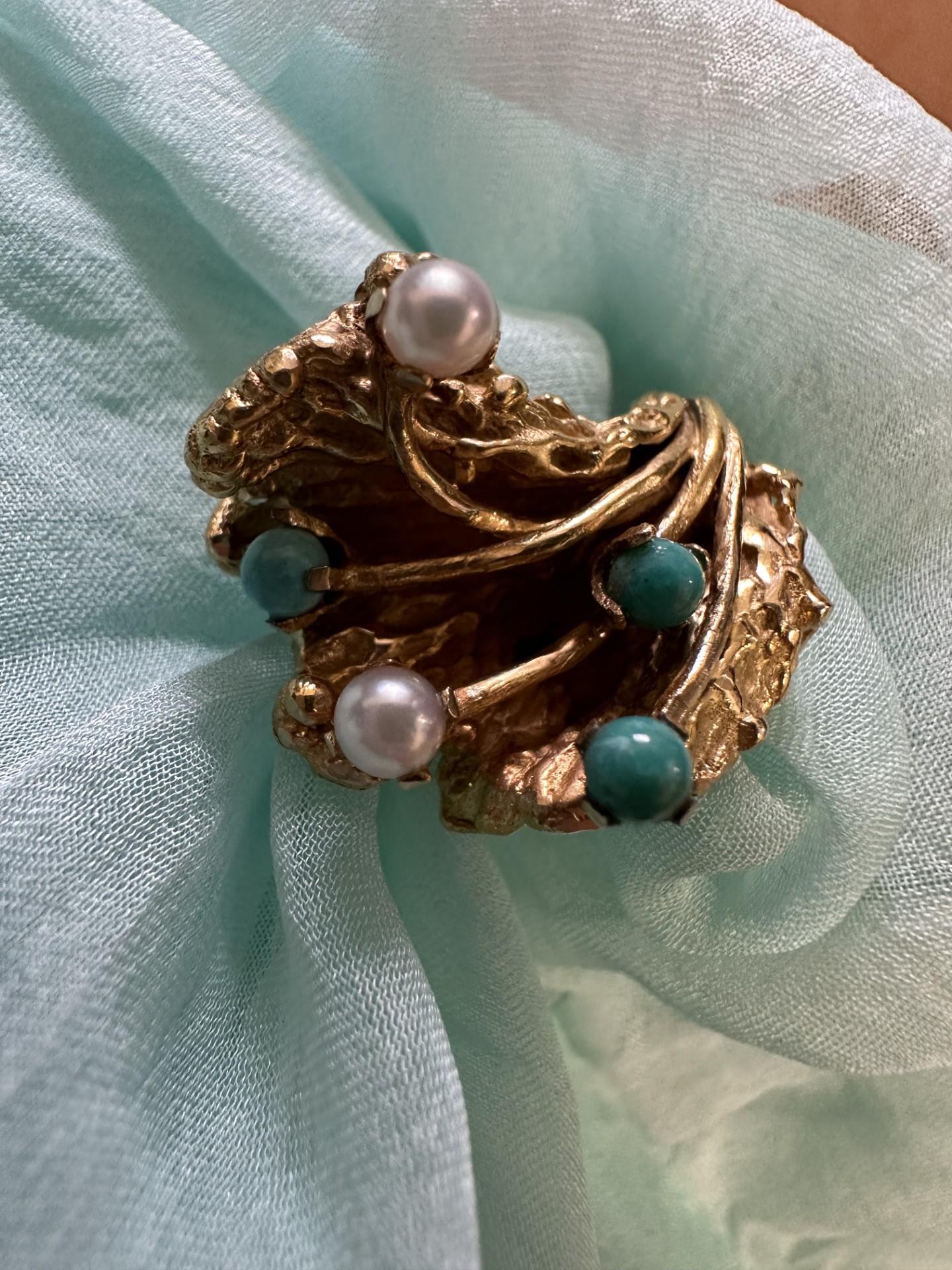 Turquoise & Pearl ring 18KT gold unique sea designer ring handcarved cocktail  In Excellent Condition For Sale In Boca Raton, FL