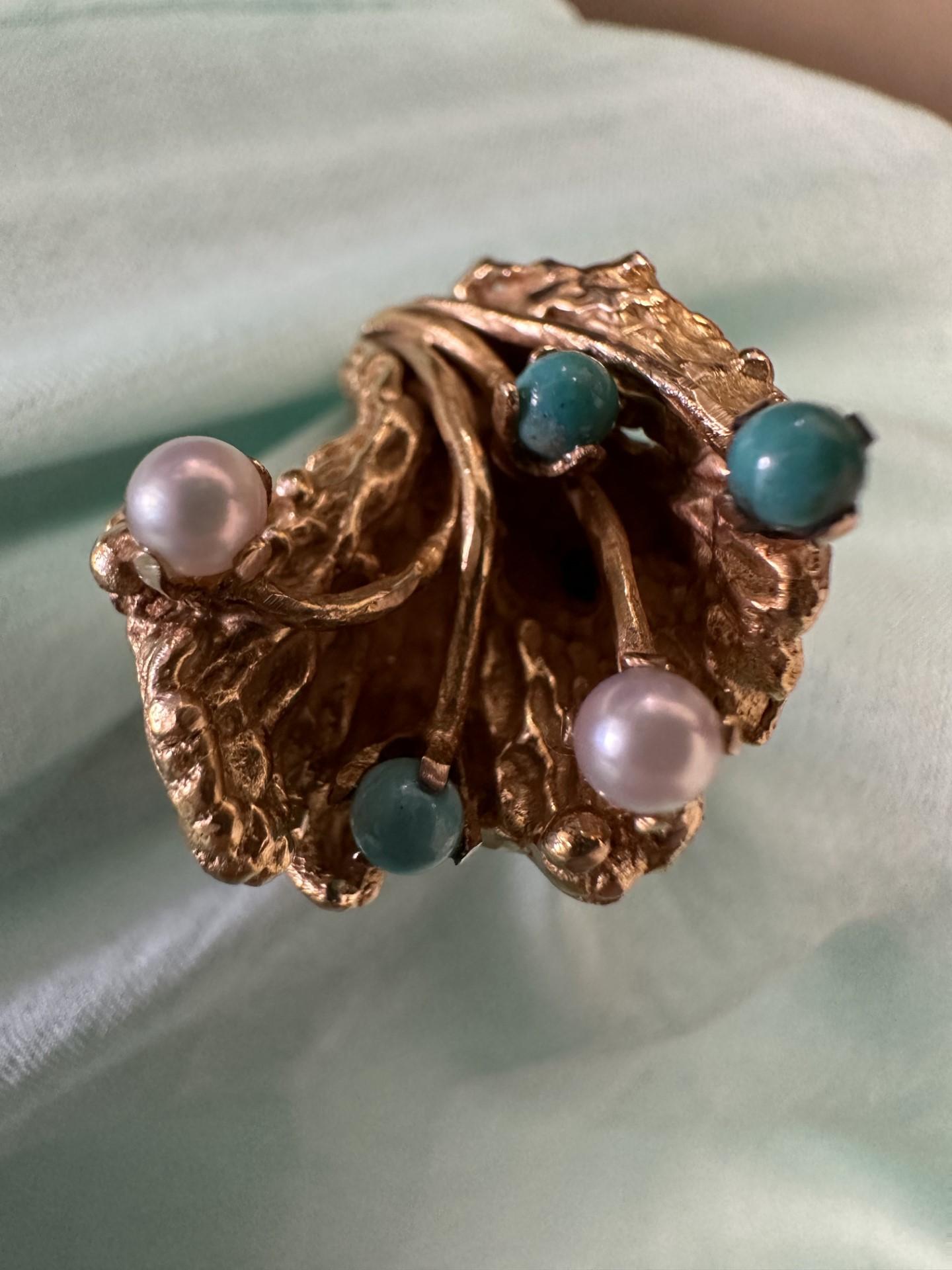 Women's or Men's Turquoise & Pearl ring 18KT gold unique sea designer ring handcarved cocktail  For Sale