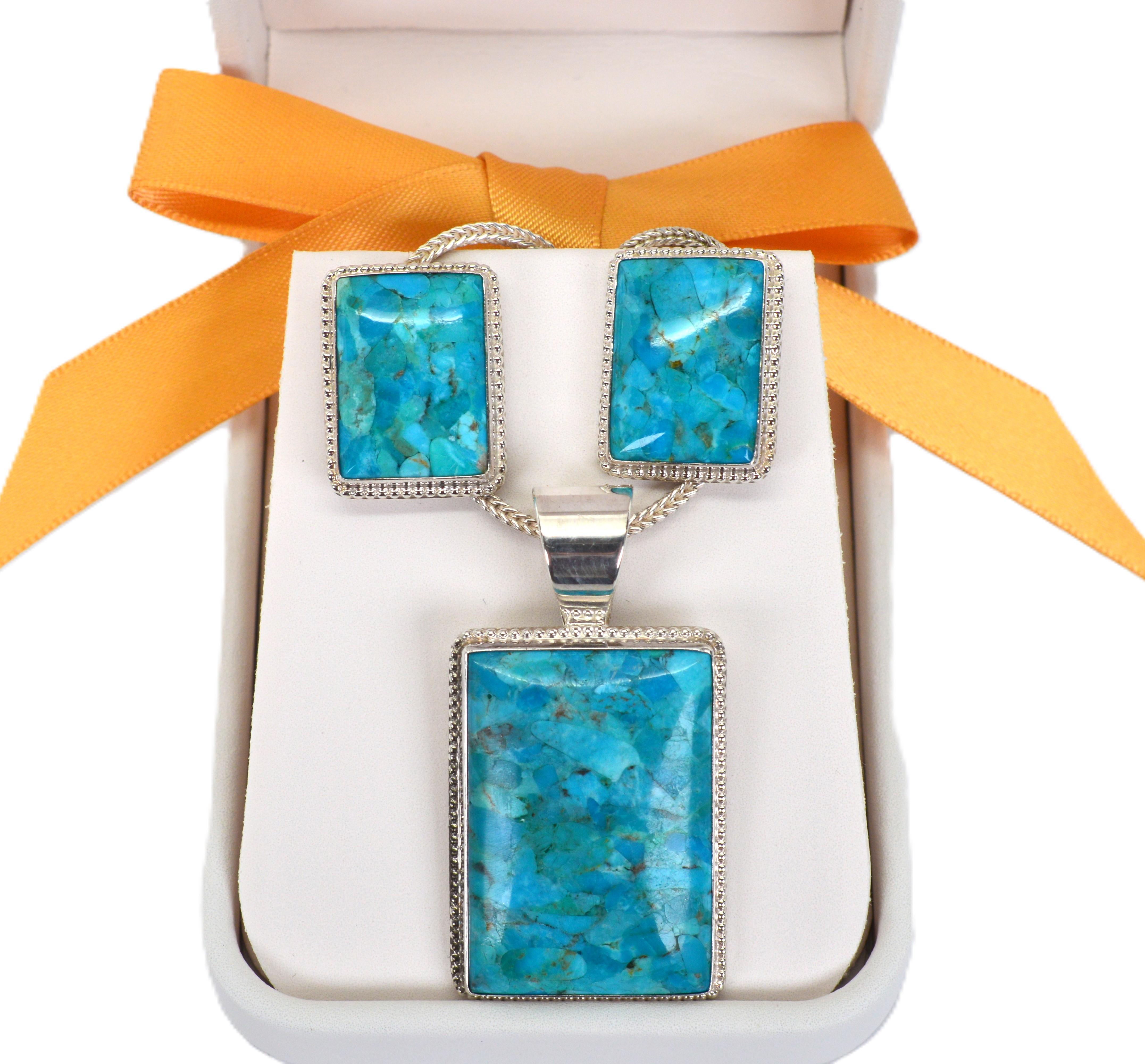 Collar de plata de ley con colgante de turquesa y conjunto de pendientes a juego en Excelente estado para la venta en Mount Kisco, NY