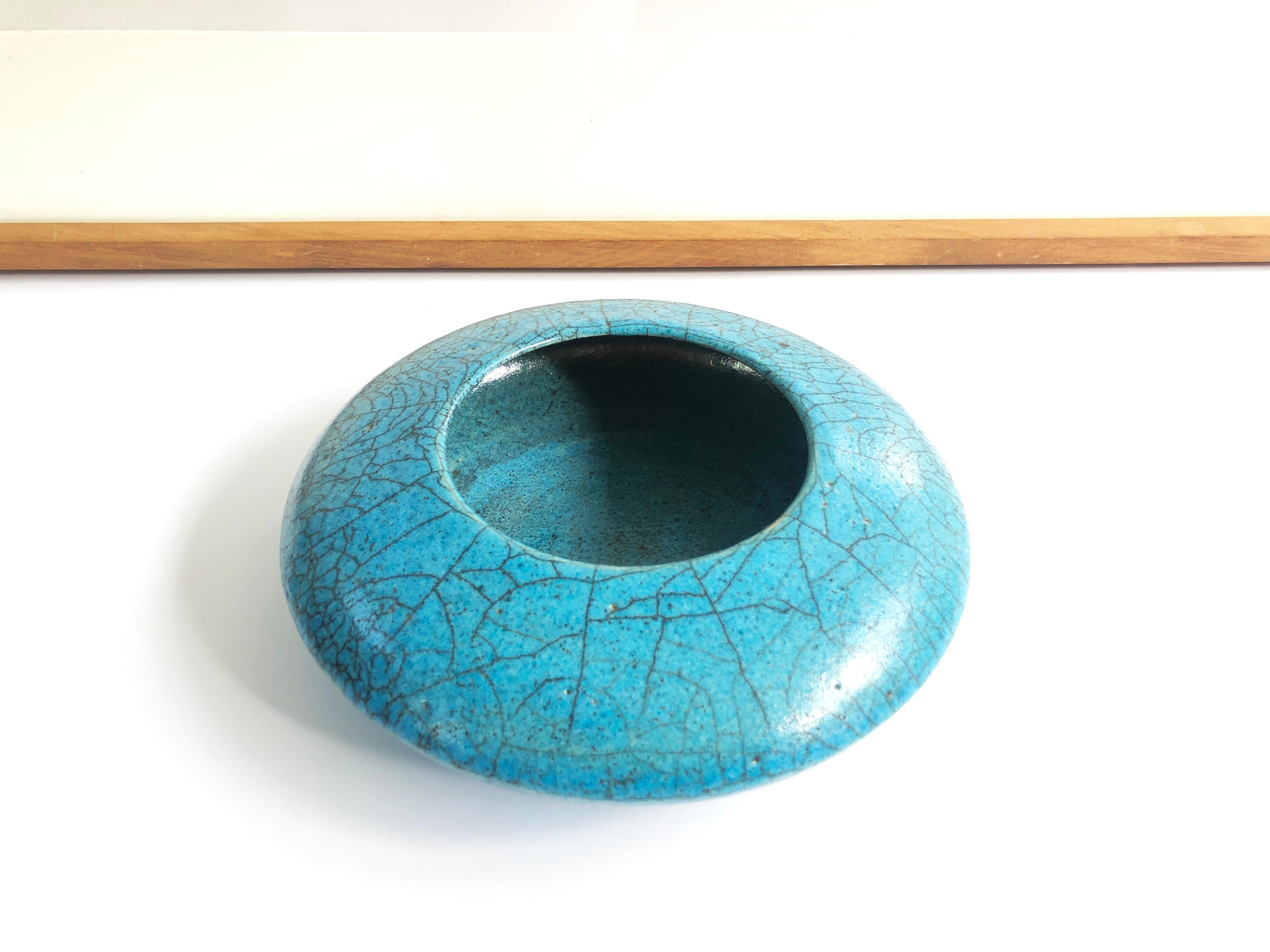 Türkis Raku-Keramikvase im japanischen Discus-Stil, ca. 1975, möglicherweise Deutschland (Moderne der Mitte des Jahrhunderts) im Angebot