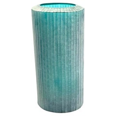 Türkisfarbene gerippte Vase aus Milchglas, Rumänien, Contemporary