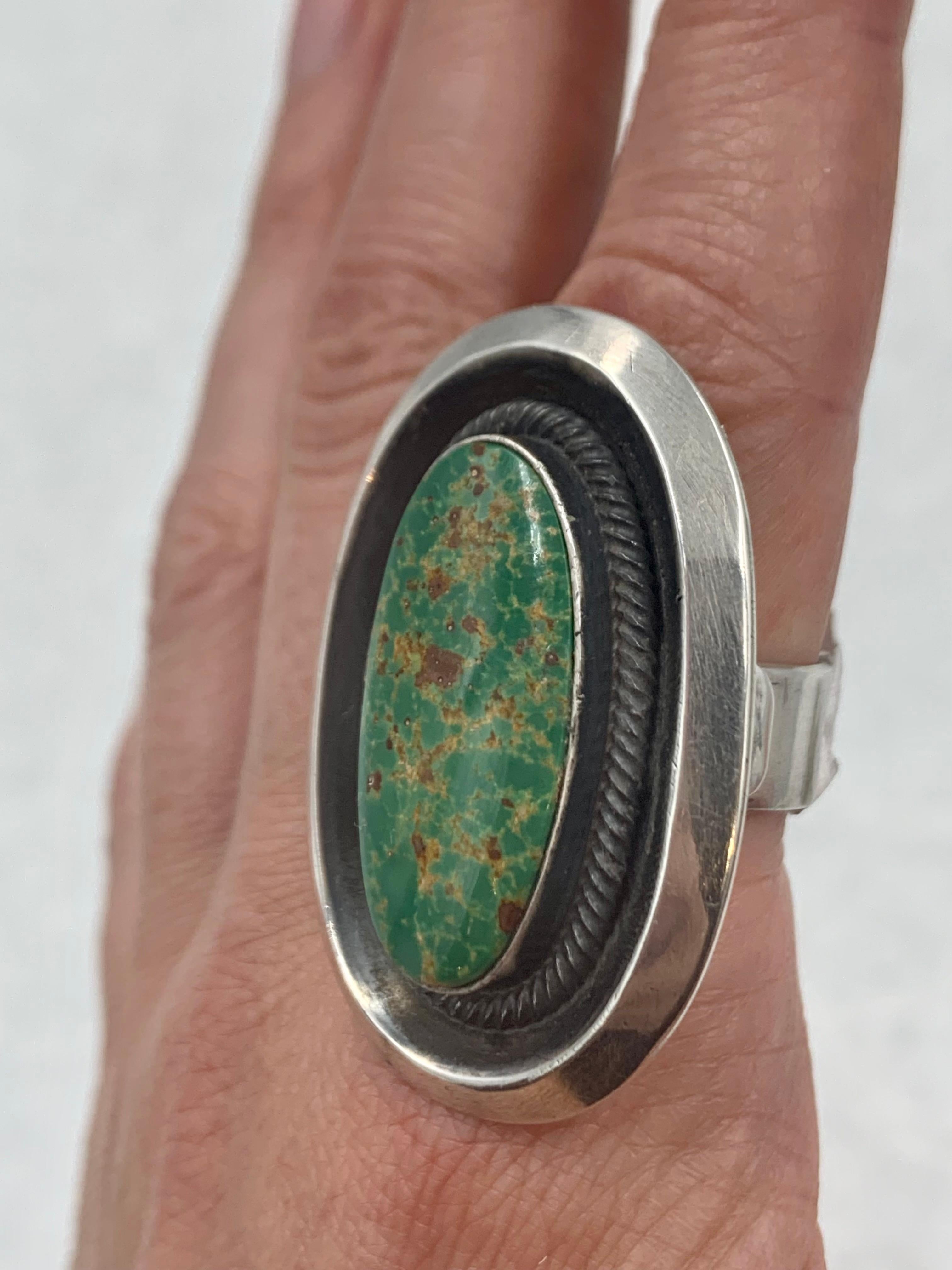 Turquoise ring with contemporary sterling silver setting  In New Condition For Sale In Scottsdale, AZ