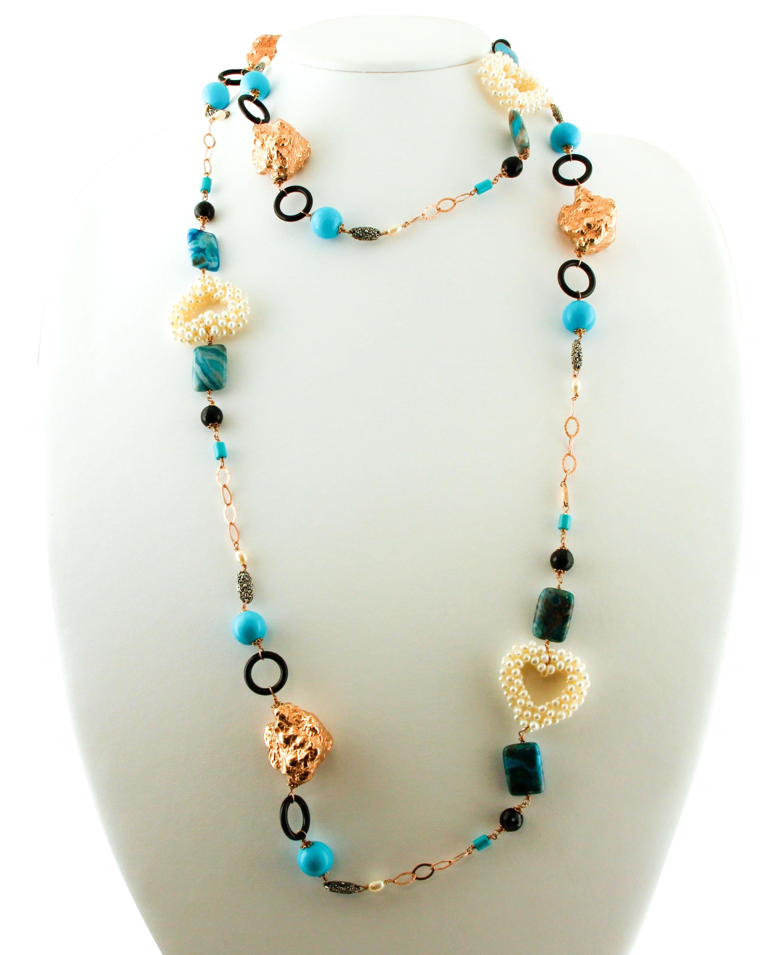 Beautiful long necklace in 9k rose gold and silver chain with adornments of turquoise paste, rock crystal,pearls and green calcedony. This necklace can be worn also double-wrap.
The necklace is totally handmade by Italian master goldsmiths
turquoise