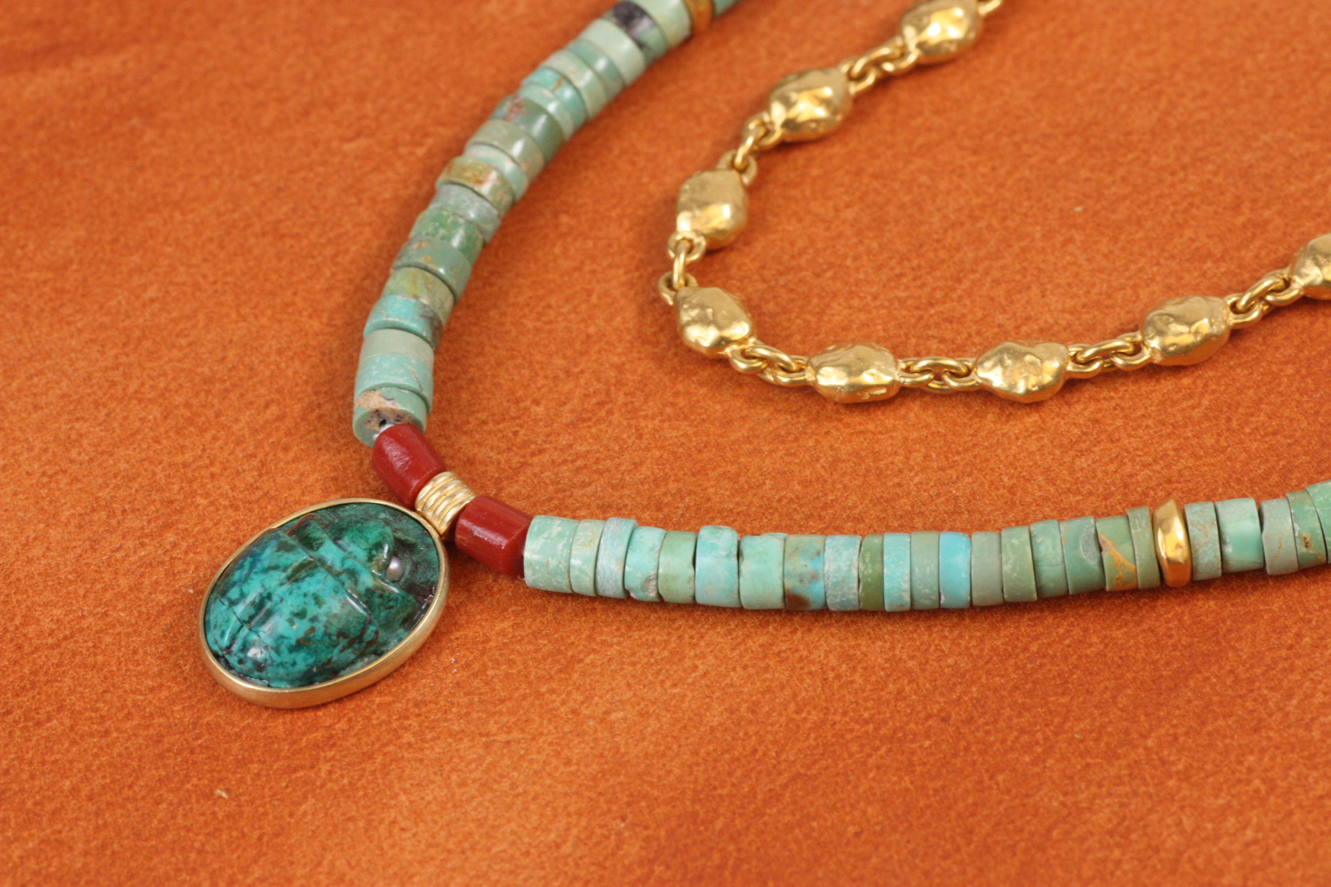 Turquoise Scarab, Gold Nugget, Coral Necklace – Egyptian Revival, Yellow Gold im Zustand „Neu“ im Angebot in Santa Monica, CA