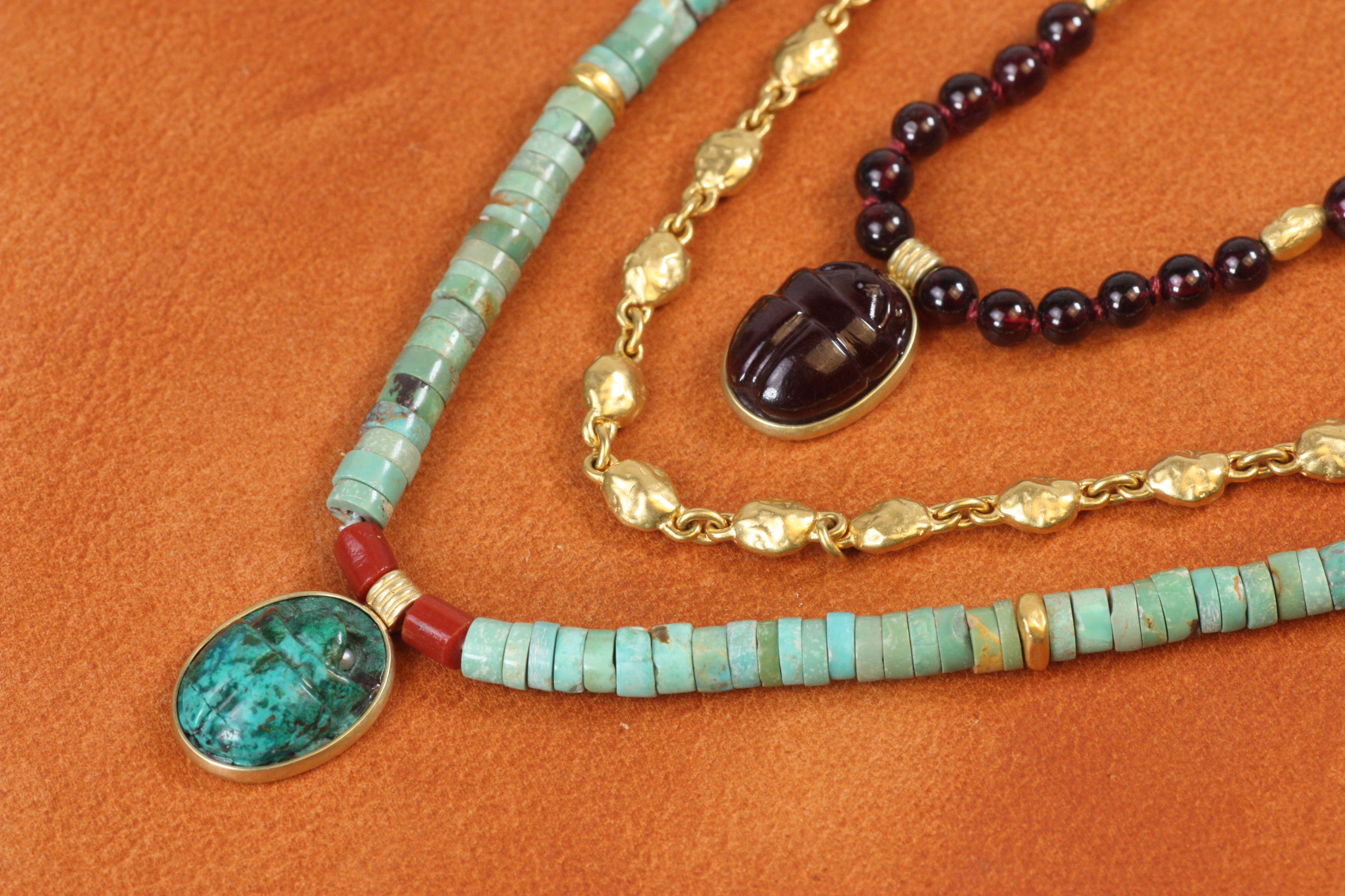 Turquoise Scarab, Gold Nugget, Coral Necklace – Egyptian Revival, Yellow Gold für Damen oder Herren im Angebot
