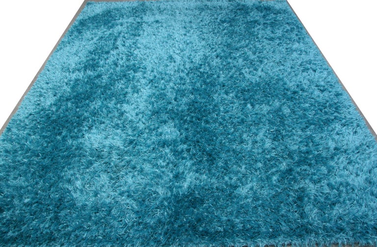 Fluffy and soft, adds comfort to your space. Wool. Handmade in India. 

Multiple sizes available.