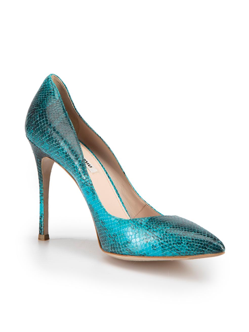 CONDITION is Very good. Minimal wear to shoes is evident. Minimal wear to the right-side of right shoe with discoloured marks on this used Miu Miu designer resale item.



Details


Turquoise

Snakeskin

Slip-on pumps

Point-toe



 

Made in