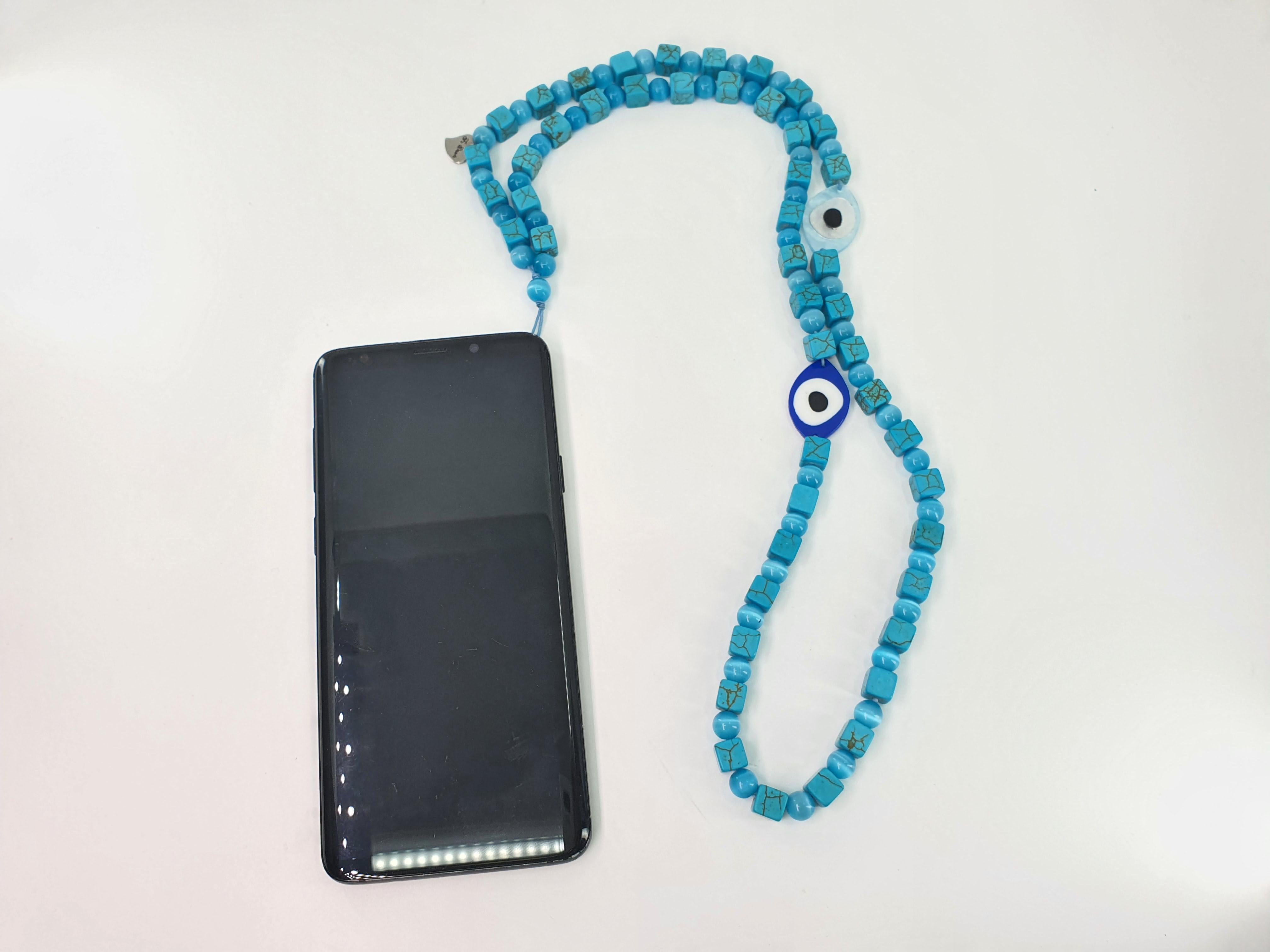 Perle Bracelet en perles carrées turquoise et Howlite et œil de chat bleu avec 2 breloques en vente