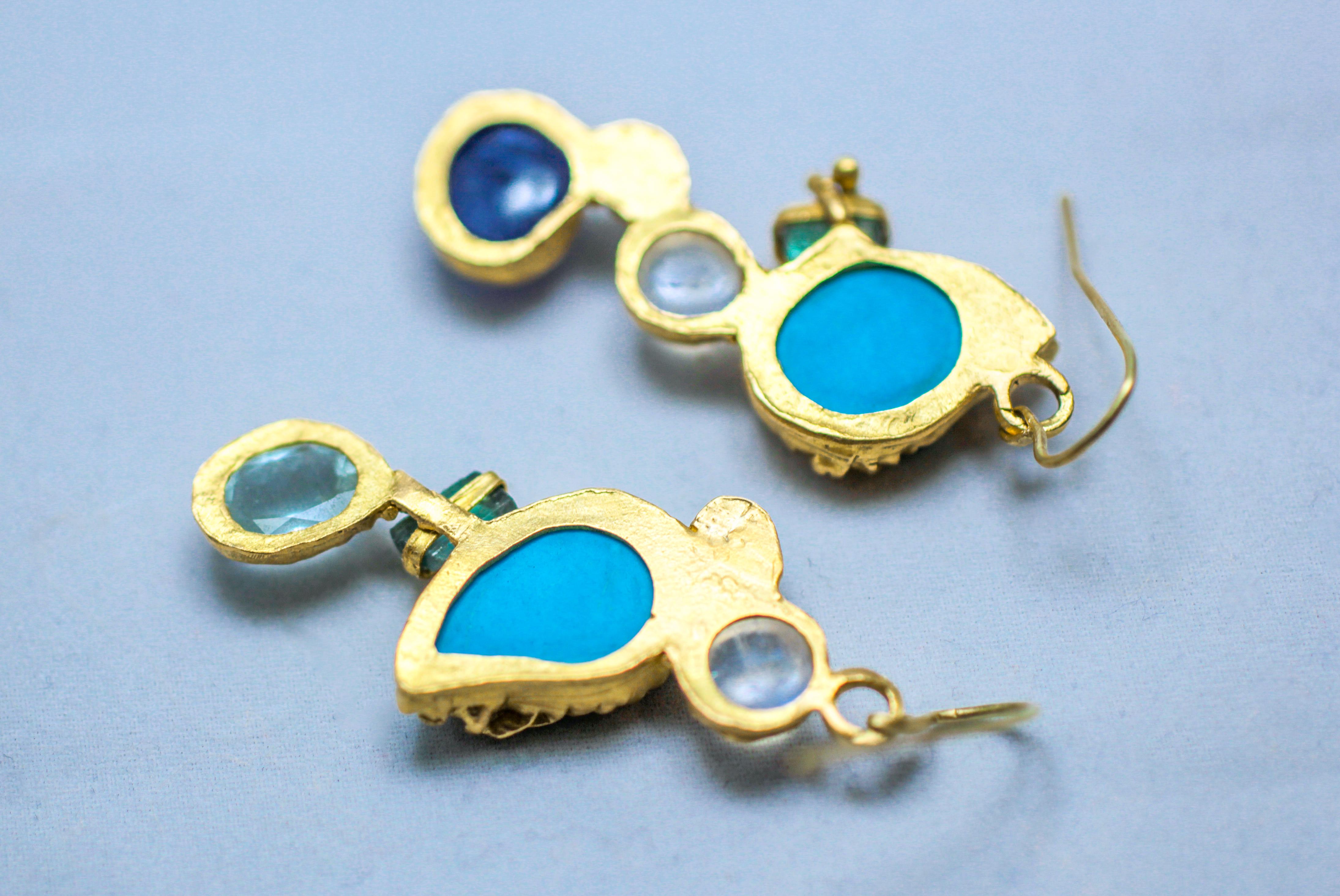 Contemporain Pendants d'oreilles organiques faits main en or 22k-21k avec cristaux de tourmaline turquoise et tourmaline en vente