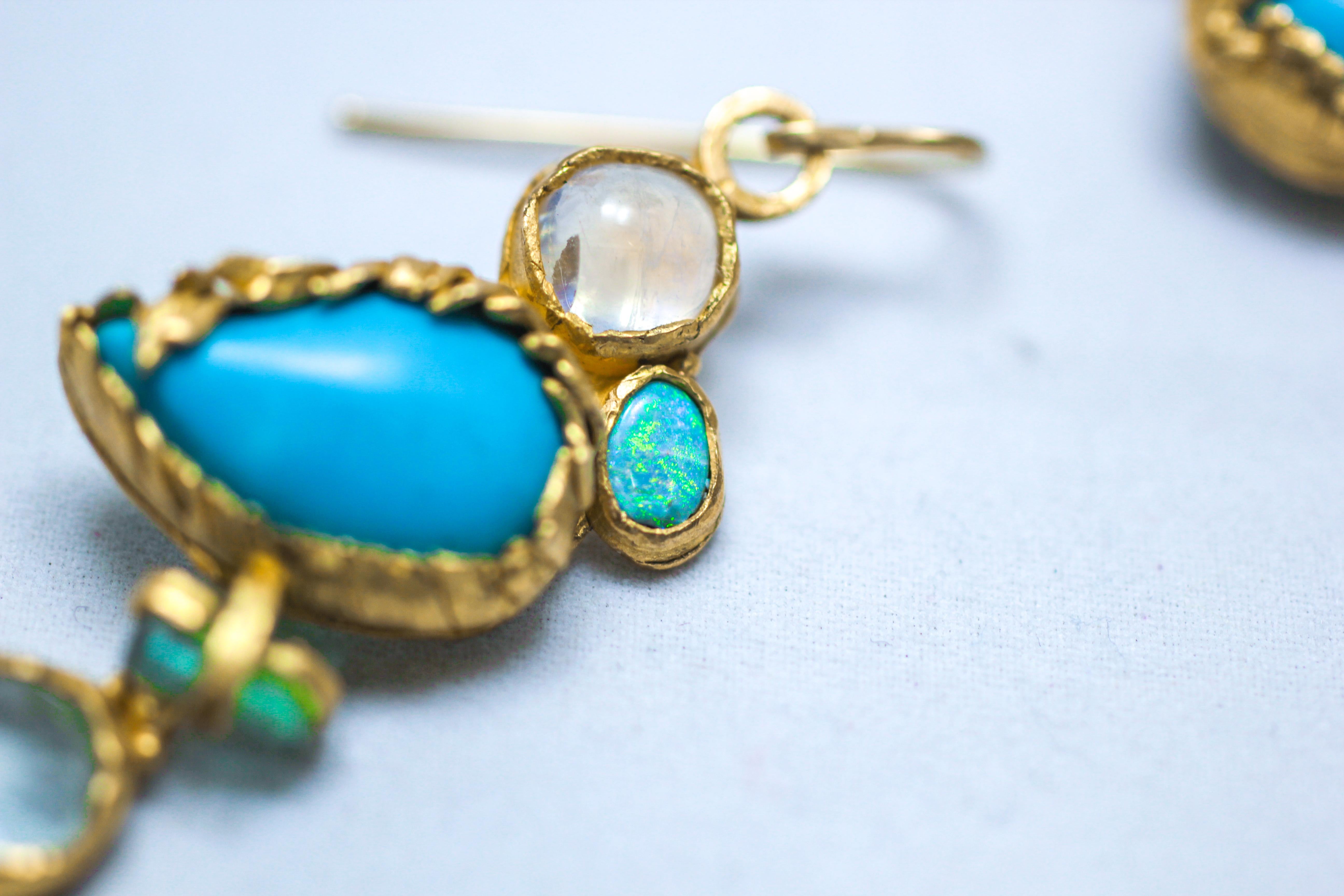 Pendants d'oreilles organiques faits main en or 22k-21k avec cristaux de tourmaline turquoise et tourmaline Neuf - En vente à New York, NY