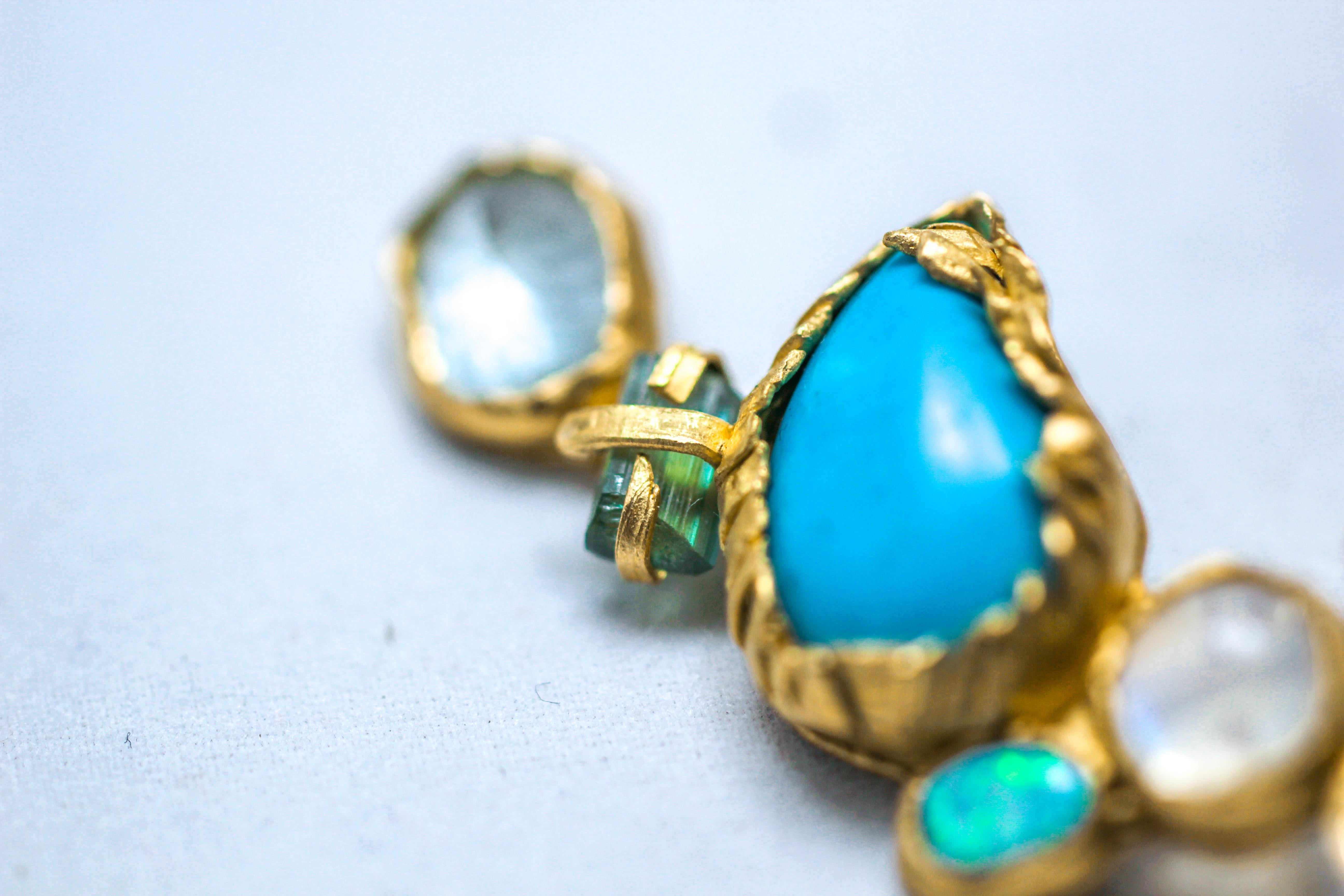 Pendants d'oreilles organiques faits main en or 22k-21k avec cristaux de tourmaline turquoise et tourmaline en vente 2