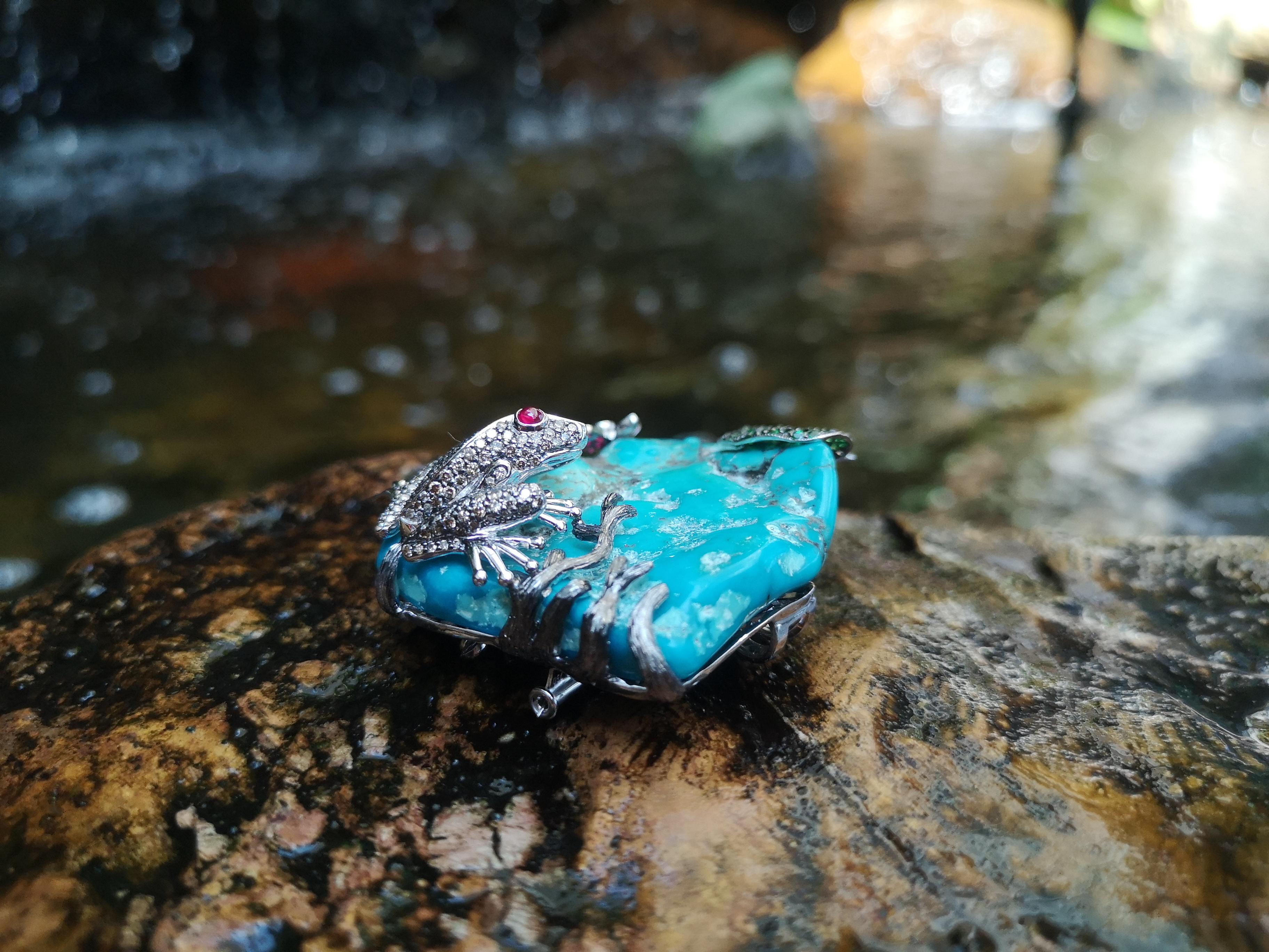 Broche grenouille en or 18 carats sertie de turquoises, tsavorites, rubis, diamants bruns et diamants en vente 1