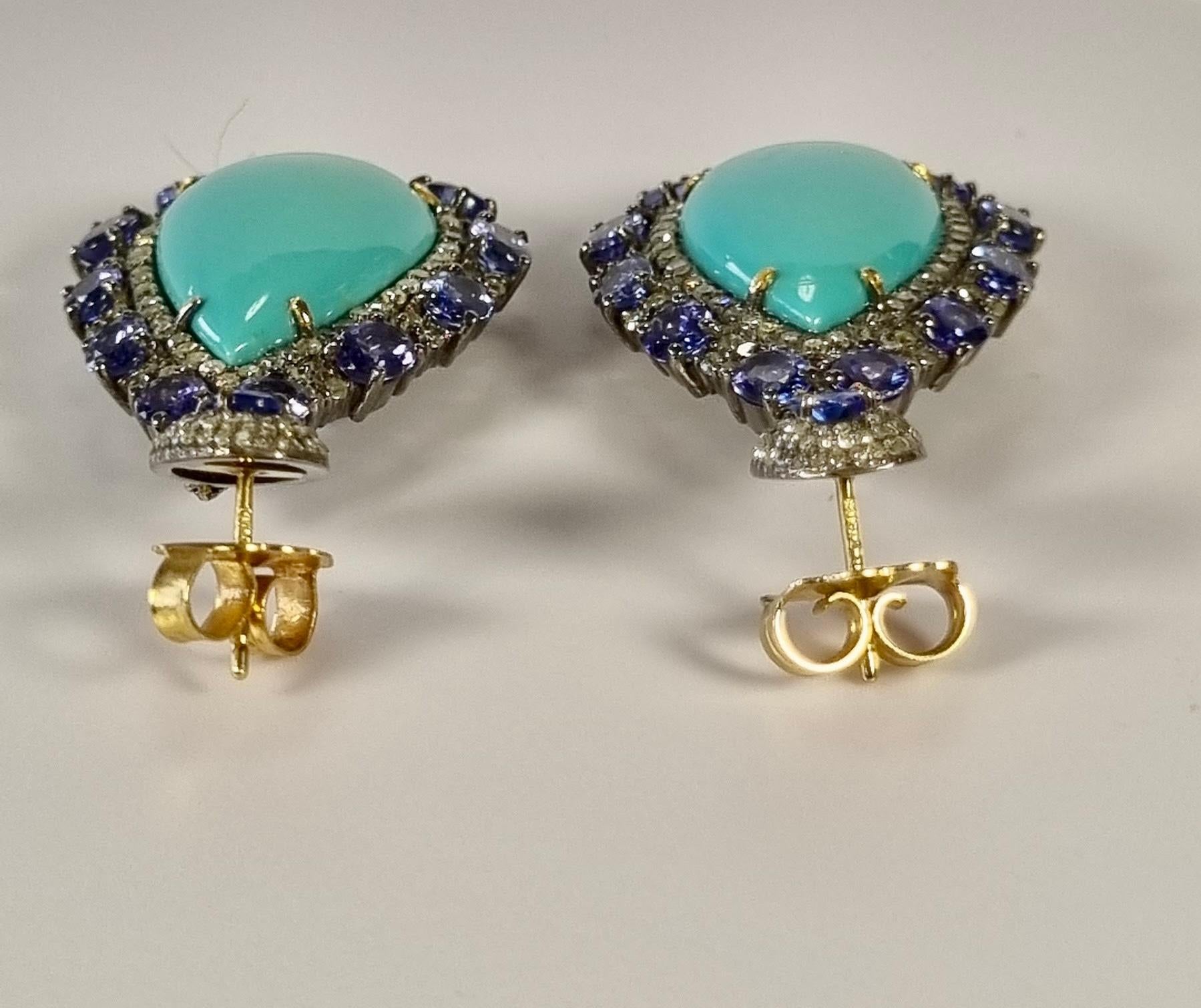 Artisan Turquoise, tsavorites, diamants et boucles d'oreilles chandelier en or et en argent en vente