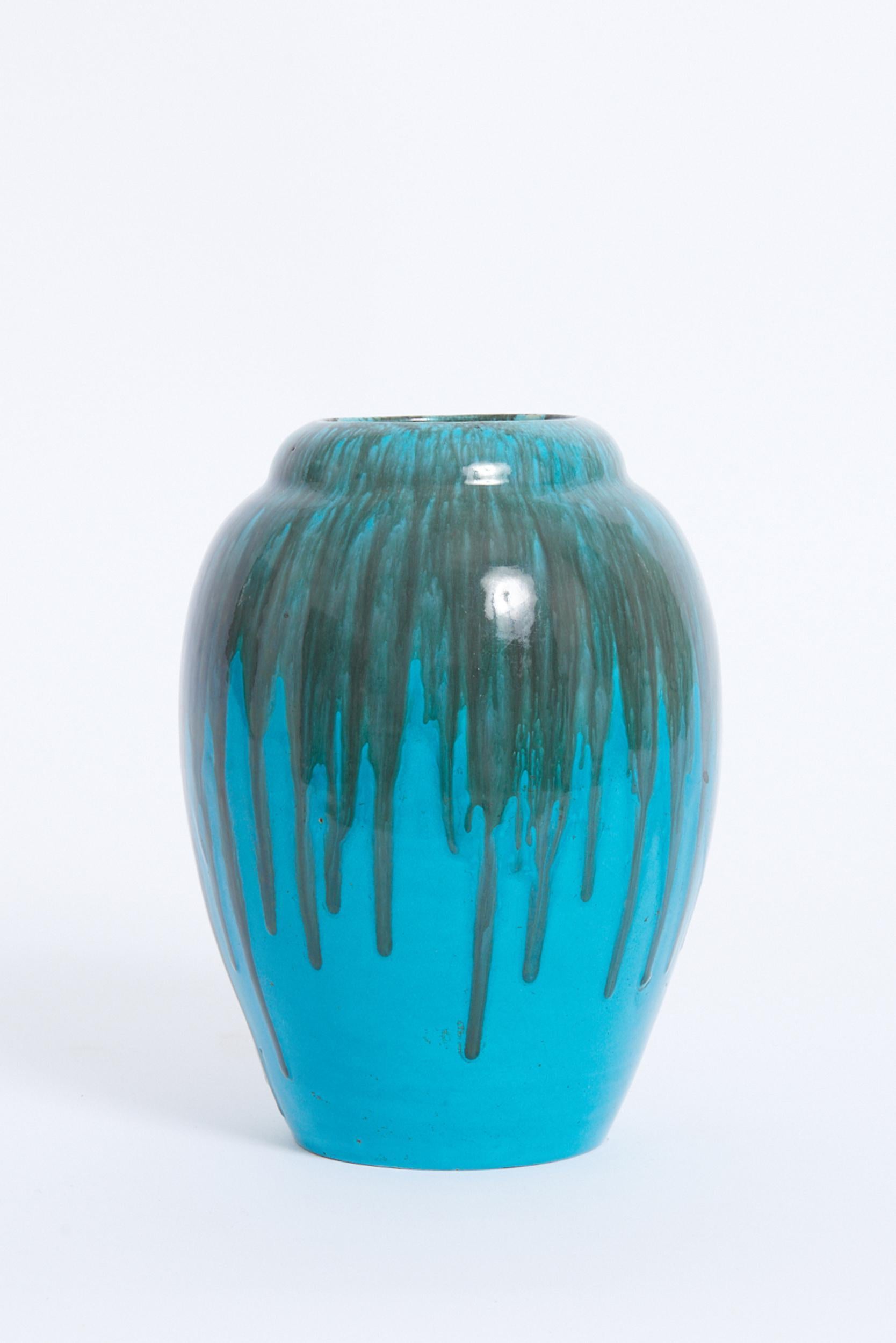 Vase en céramique polychrome de l'Atelier Primavera
Réalisé par CAB (Céramique d'art de Bordeaux) pour le Printemps
Estampillé et numéroté
France, Circa 1920
