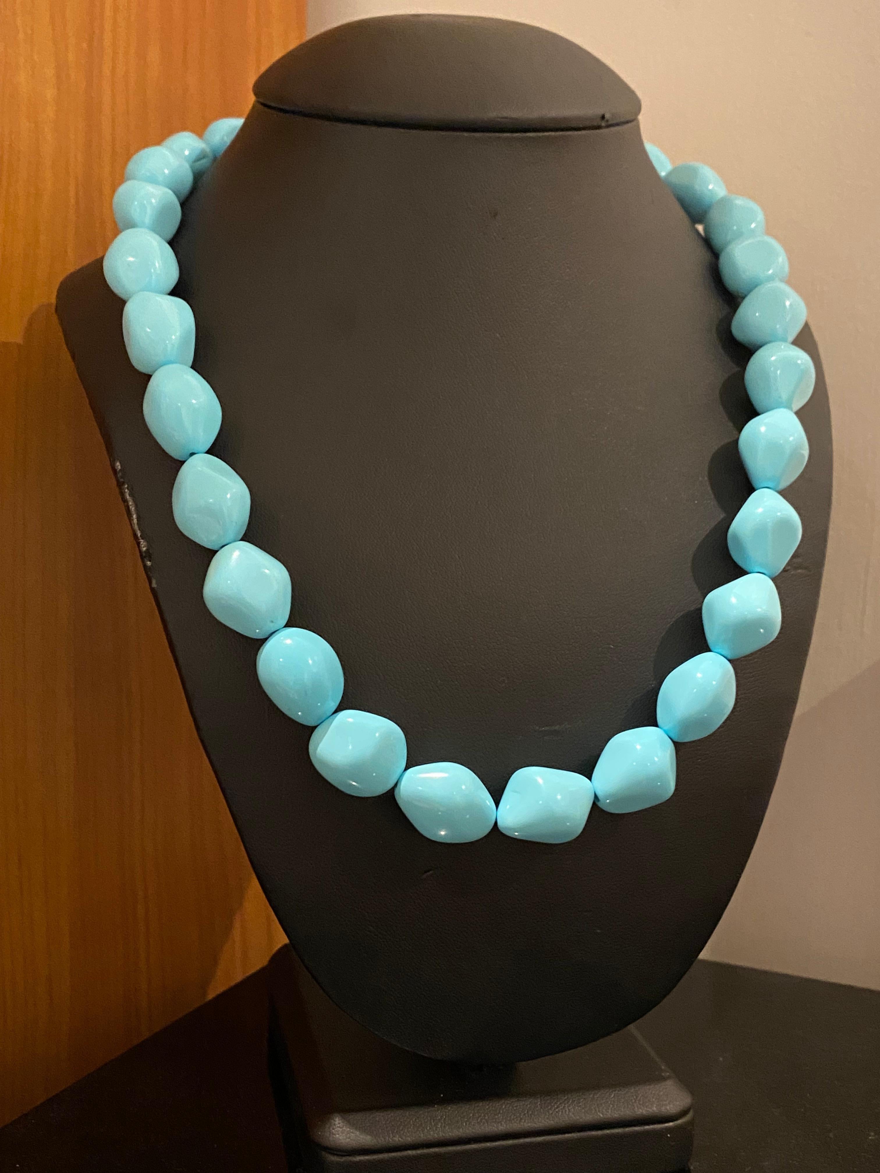 This Turquoise Vintage Necklace
is of Italian provenance, 
composed of 37 composite turquoise faceted beads, 
completed by toggle clasp, 
reminiscent of a snake head 

Total weight: 80gr. 
51cm long.