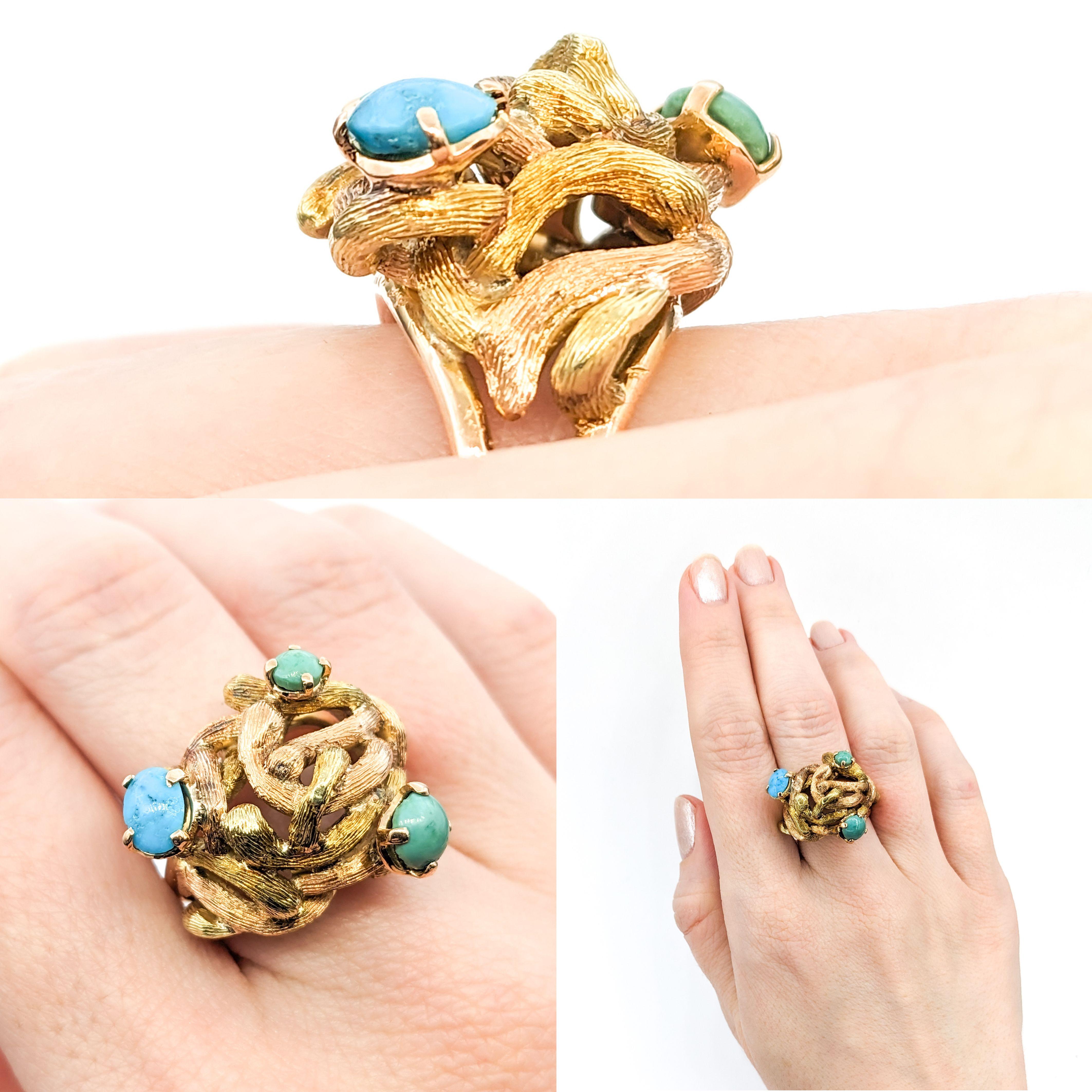 Bague vintage en or jaune avec turquoise

Nous vous présentons une superbe bague Vintage, méticuleusement réalisée à la main en or 18kt. Cette pièce unique présente une combinaison frappante d'une turquoise ronde de 6 mm et d'une turquoise ovale de