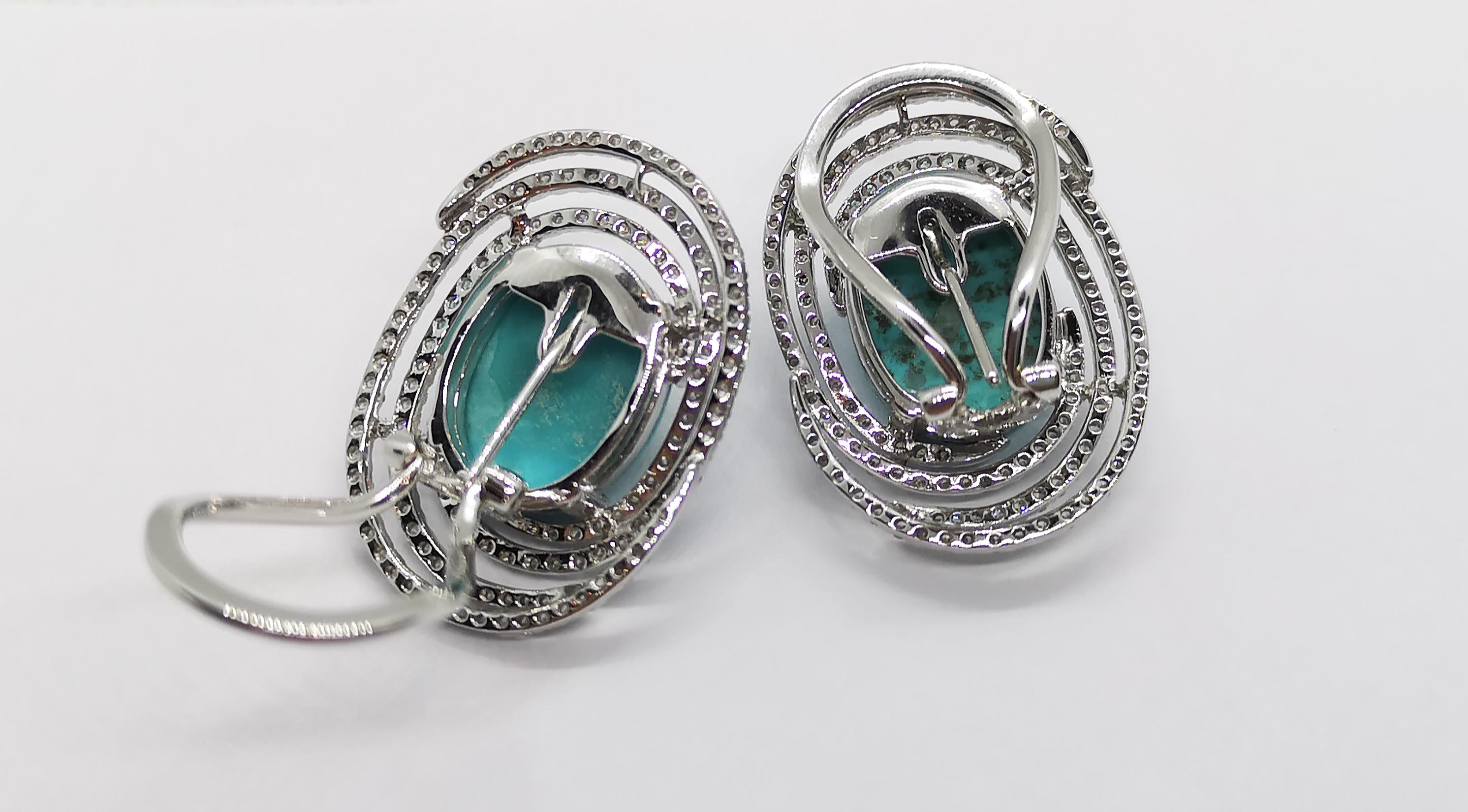 Cabochon Set di orecchini in turchese e diamanti con montatura in oro bianco 18 carati in vendita