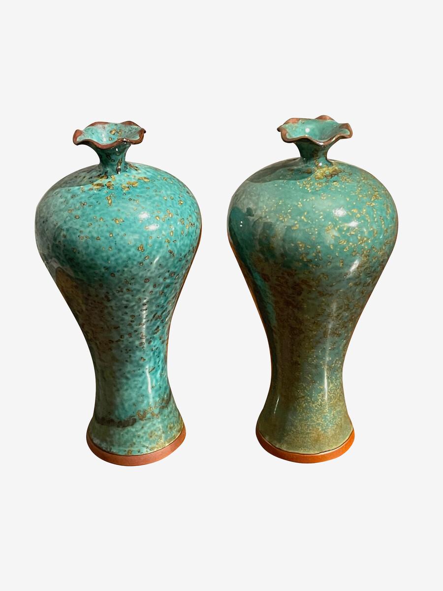 Contemporary Chinese turquoise with gold speckled glaze vase.
Classic shape with scalloped design spout opening.
Two are available and sold individually.
One of several pieces from a large collection.