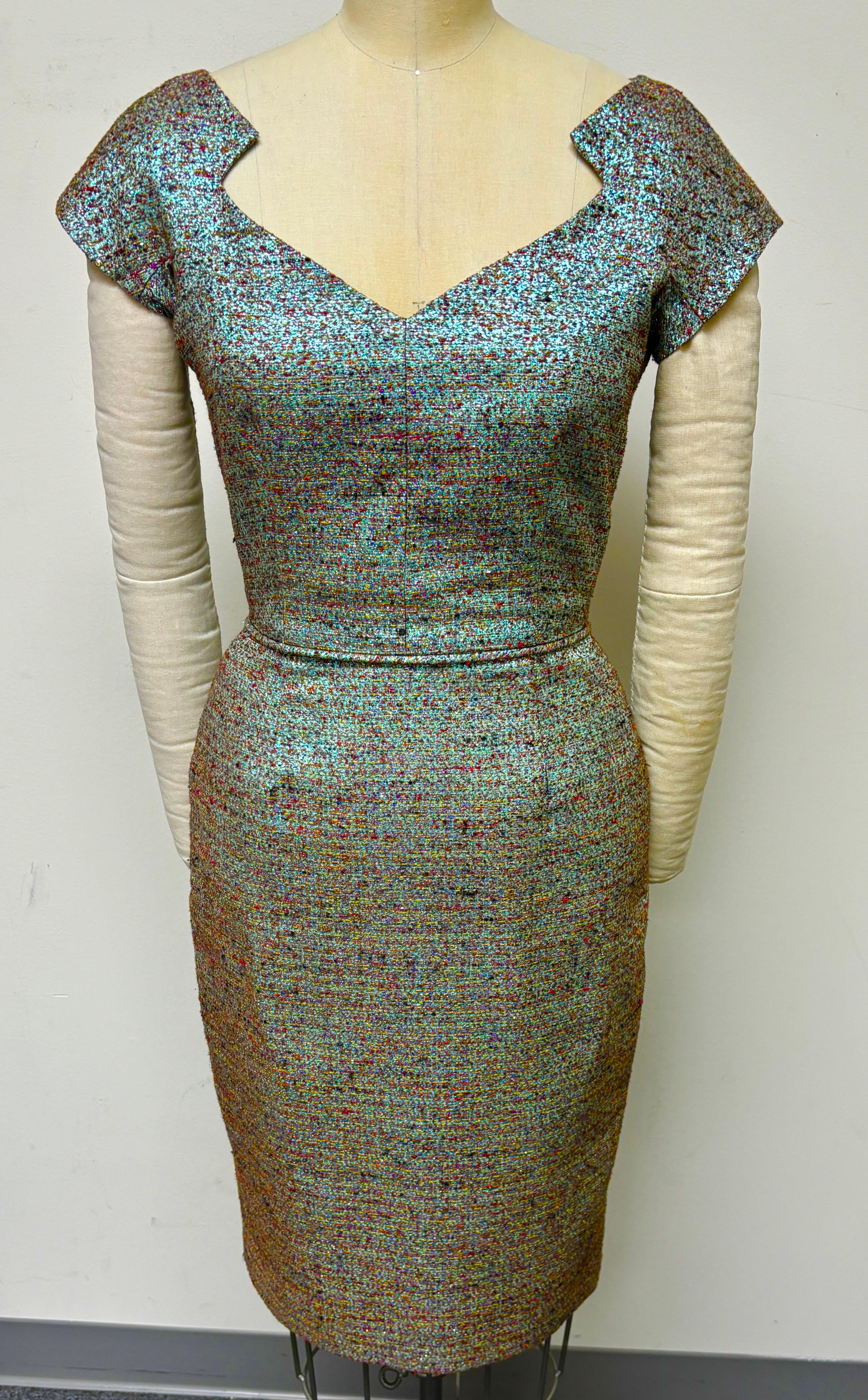 Vestido slim de manga raglán zigzag turquesa en brocado francés tejido Gris en venta