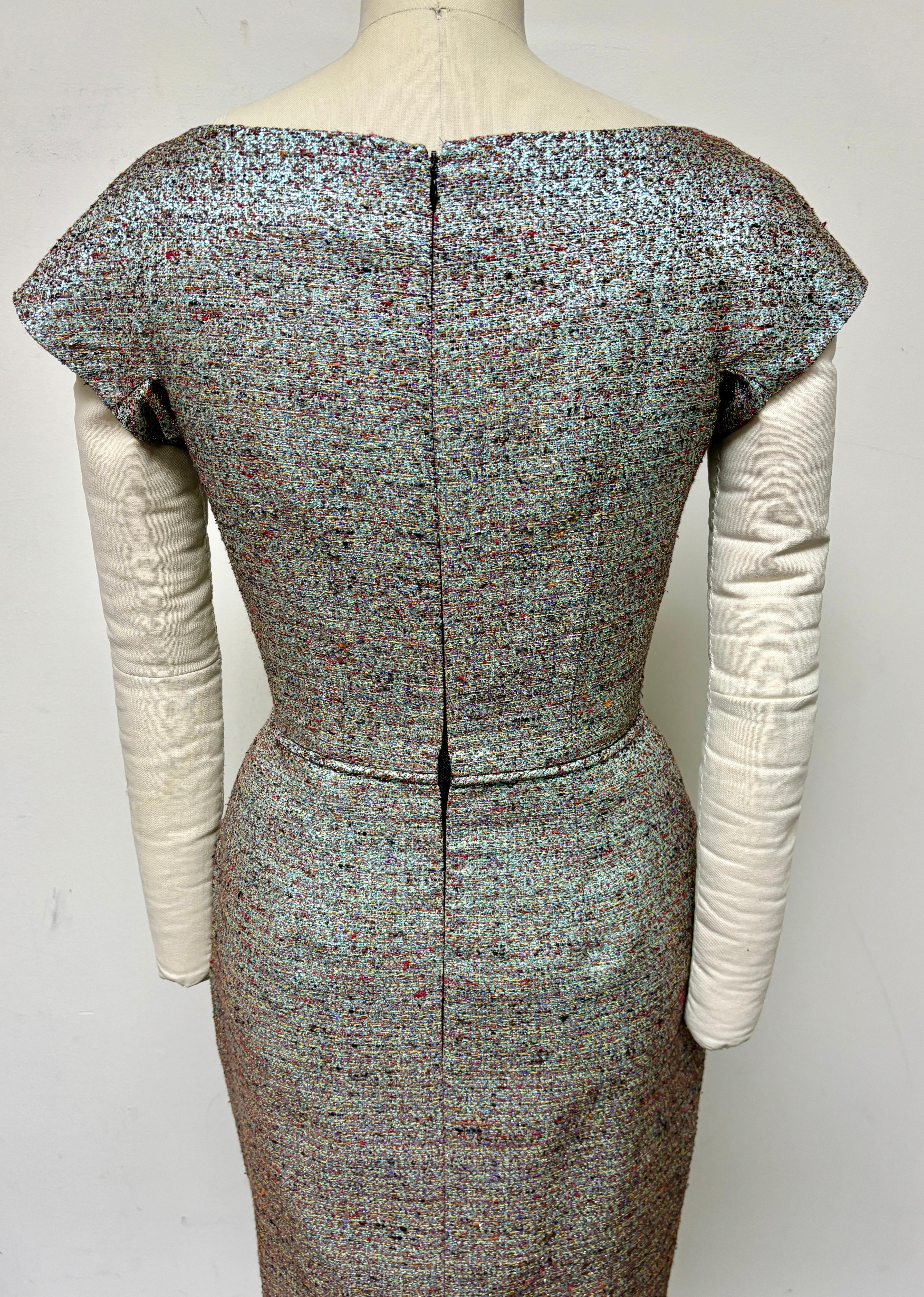 Vestido slim de manga raglán zigzag turquesa en brocado francés tejido en venta 4