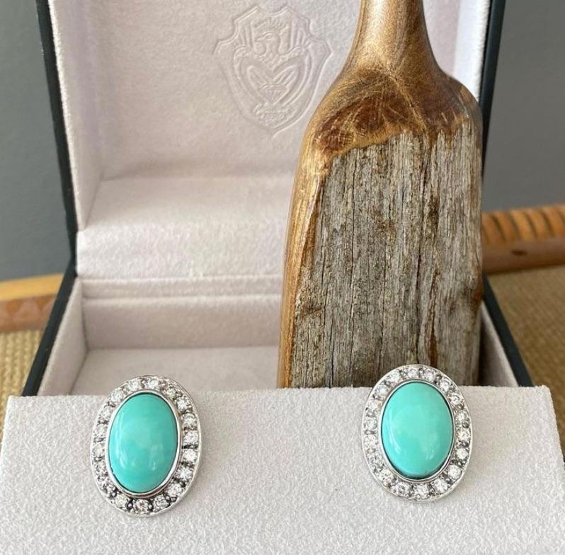 Turquoises and Diamonds Earrings Mounted on White Gold In Good Condition In London, GB