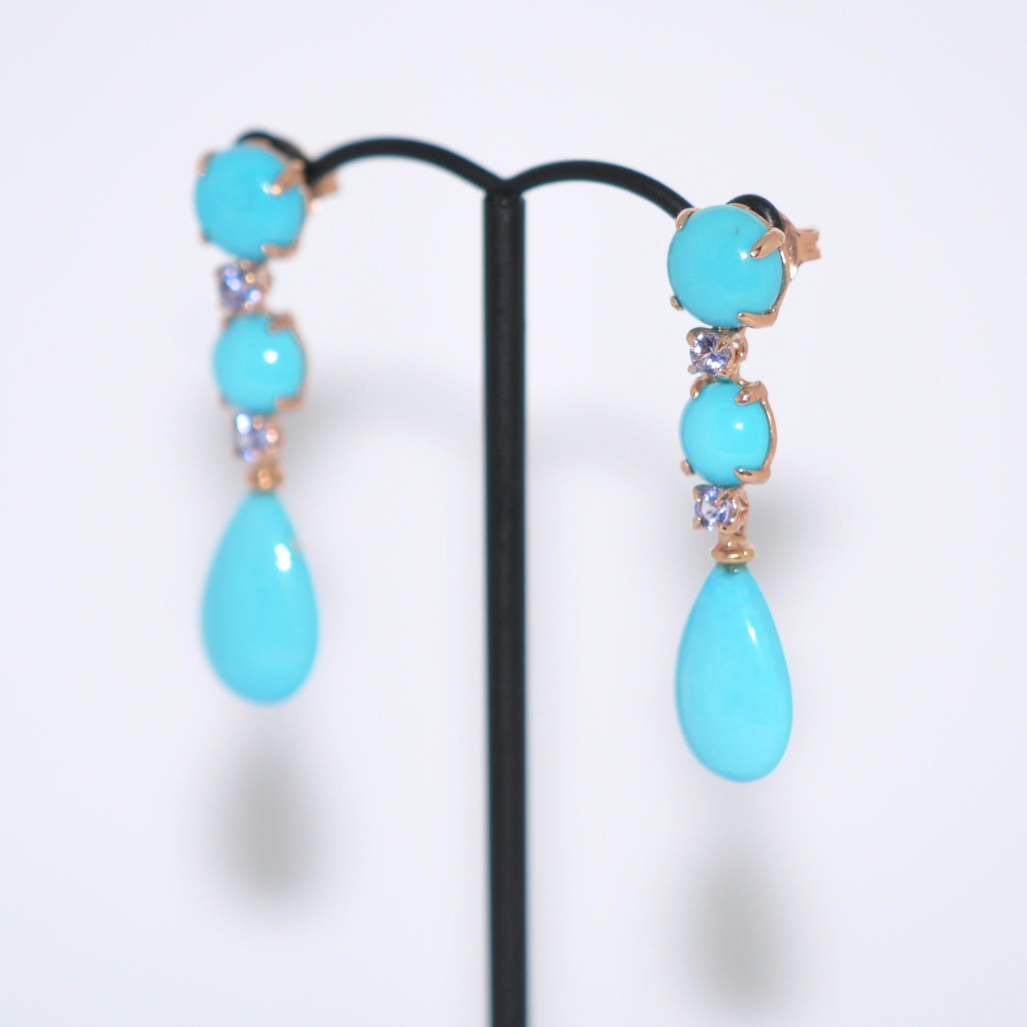 Discover this Turquoises and Tanzanites on Rose Gold 18 Karat Chandelier Earrings.
Turquoises
Tanzanites
Rose Gold 18 Karat