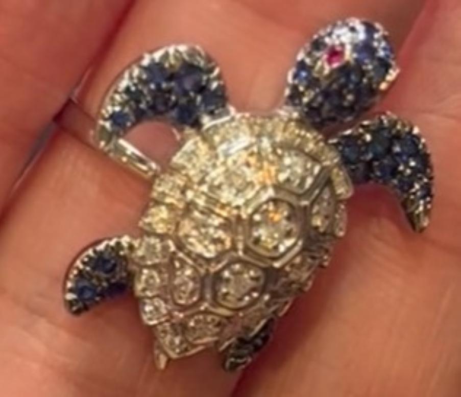 Schildkröte Blauer Saphir Weißer Diamant & Rubin 18K Weißgold Tier Ring im Zustand „Neu“ im Angebot in Oakton, VA