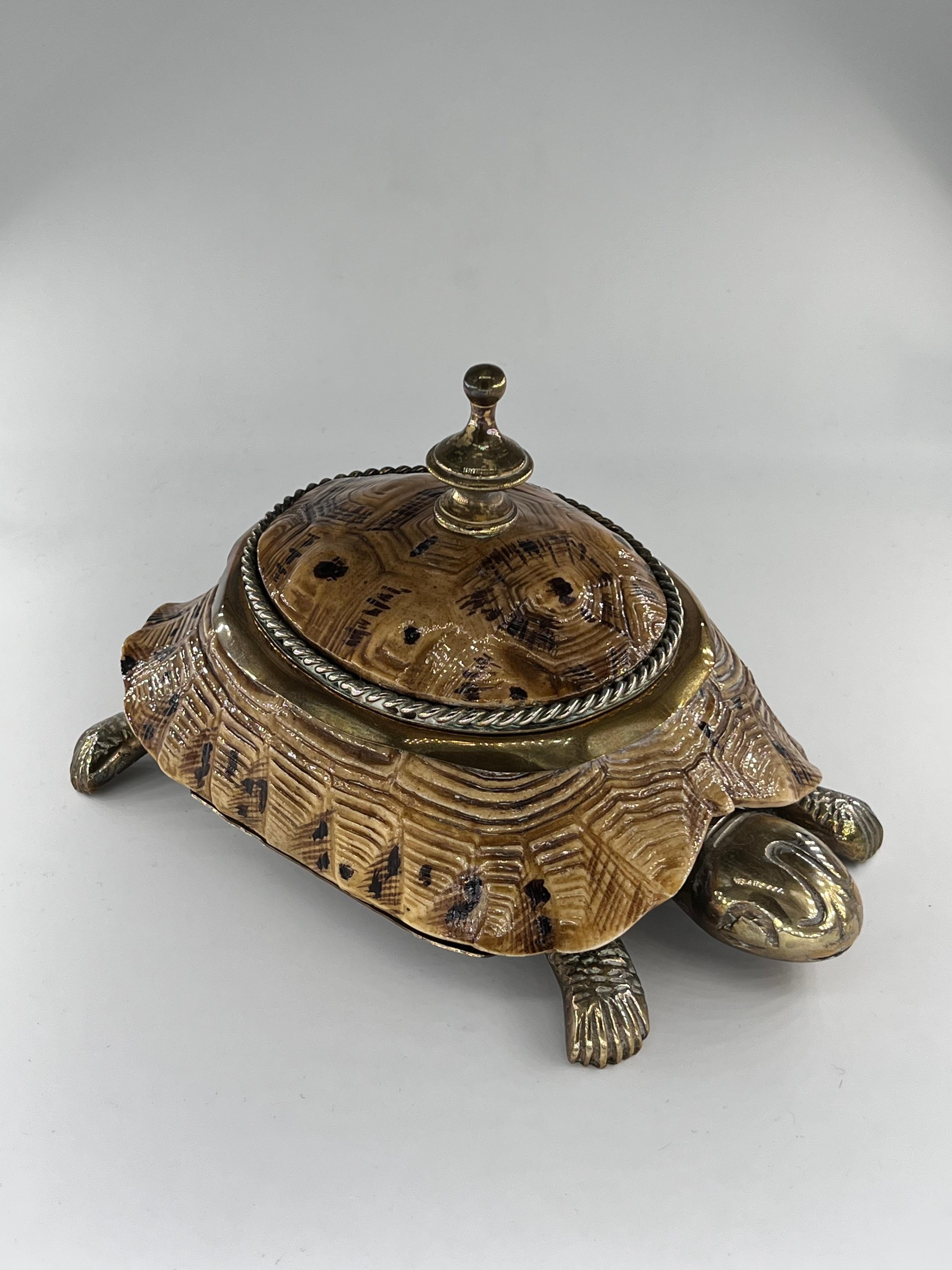 Turtle box in brass and turtle shell - France circa 1970 For Sale 1
