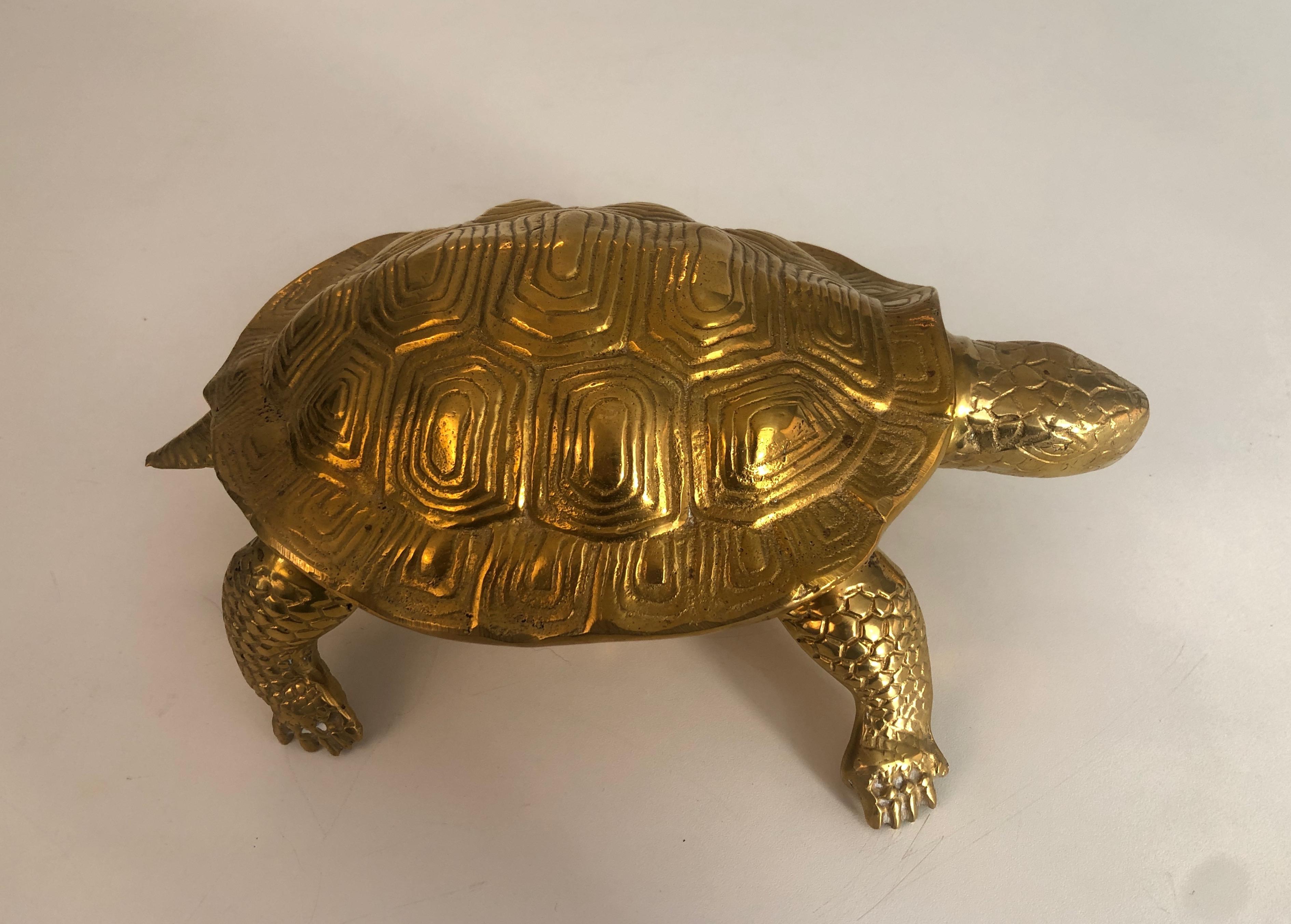 Français Sculpture française de tortue en laiton, datant d'environ 1970 en vente