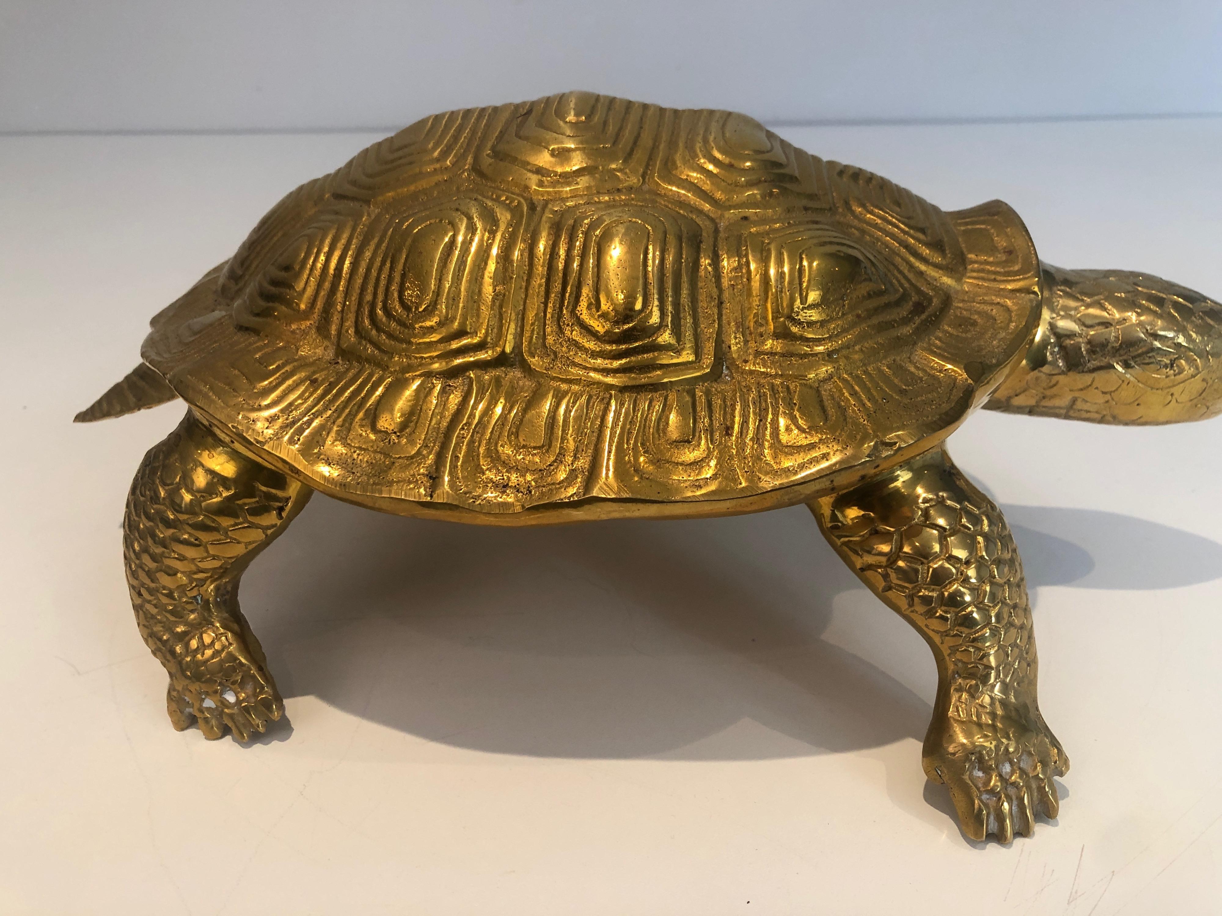 Laiton Sculpture française de tortue en laiton, datant d'environ 1970 en vente