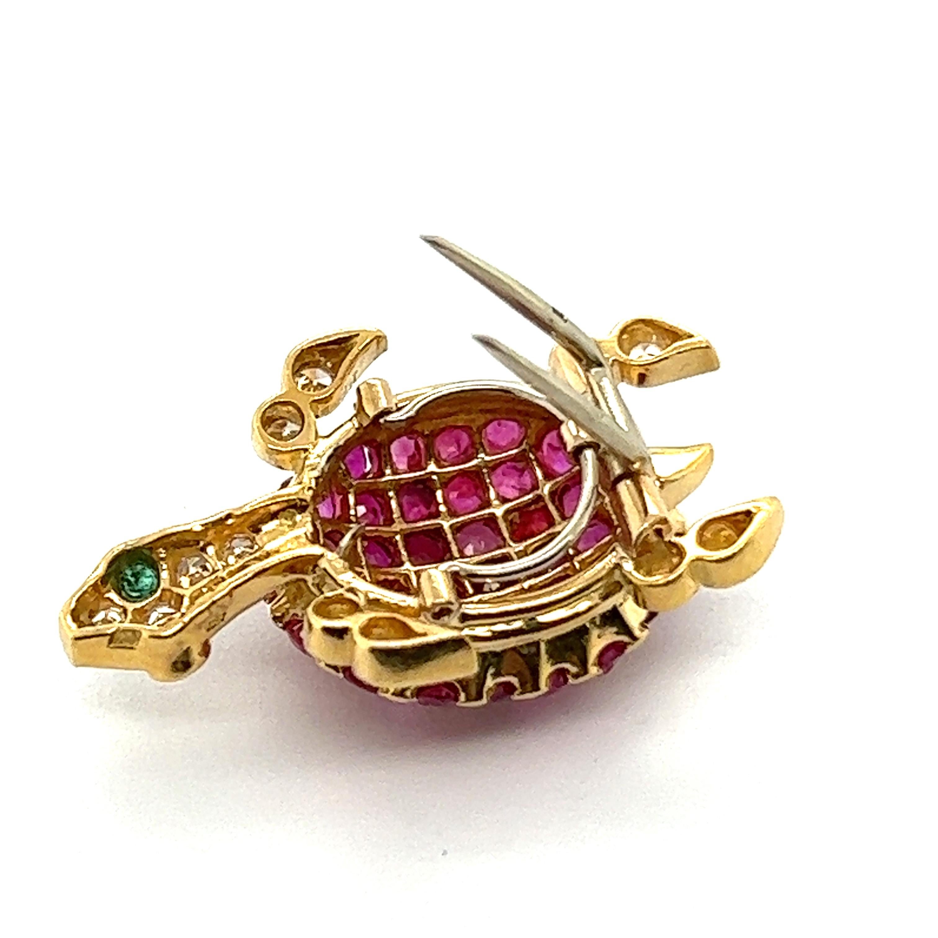 Broche tortue avec rubis et diamants en or jaune 18 carats en vente 7