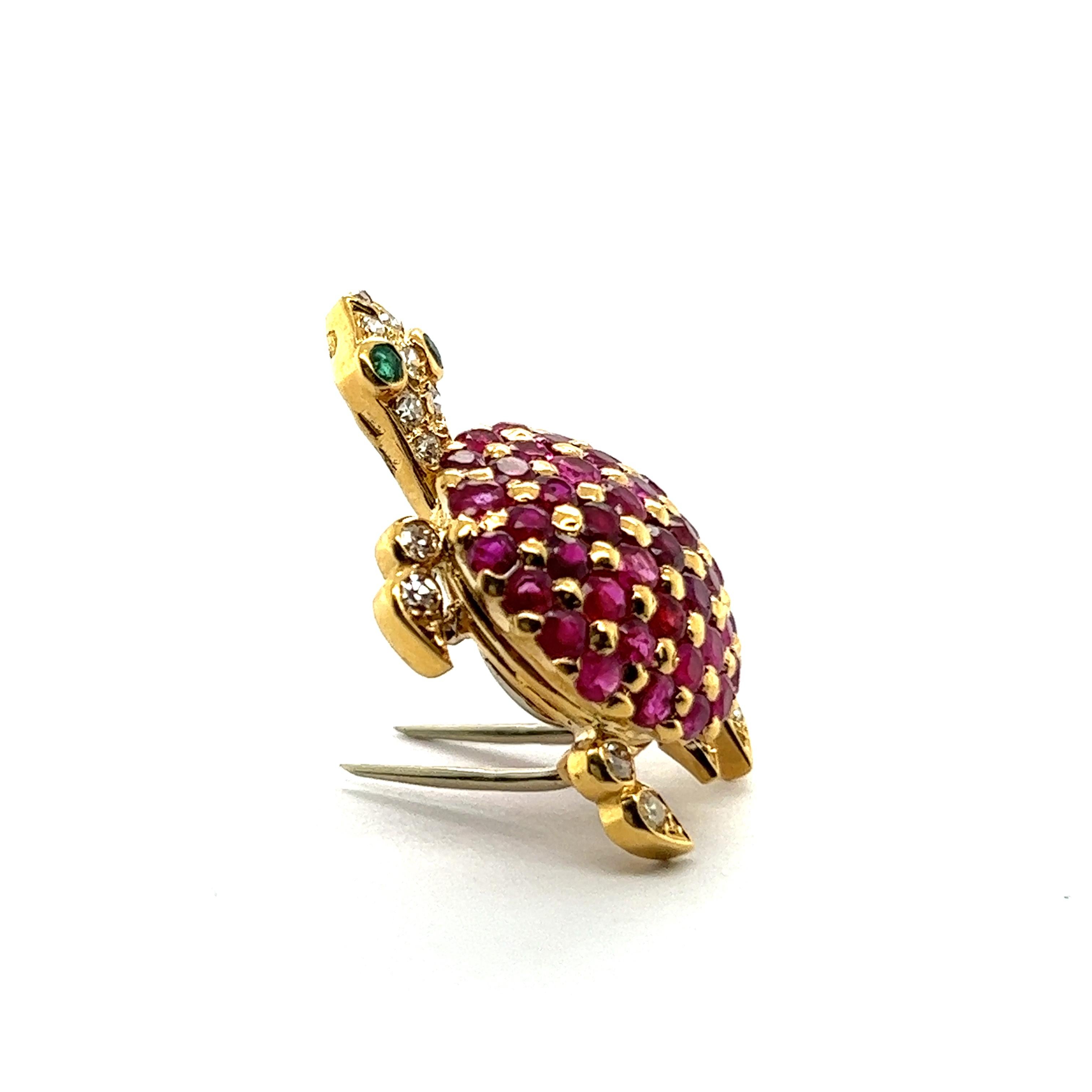 Turtle Brooch with Rubies & Diamonds in 18 Karat Yellow Gold In Good Condition For Sale In Lucerne, CH