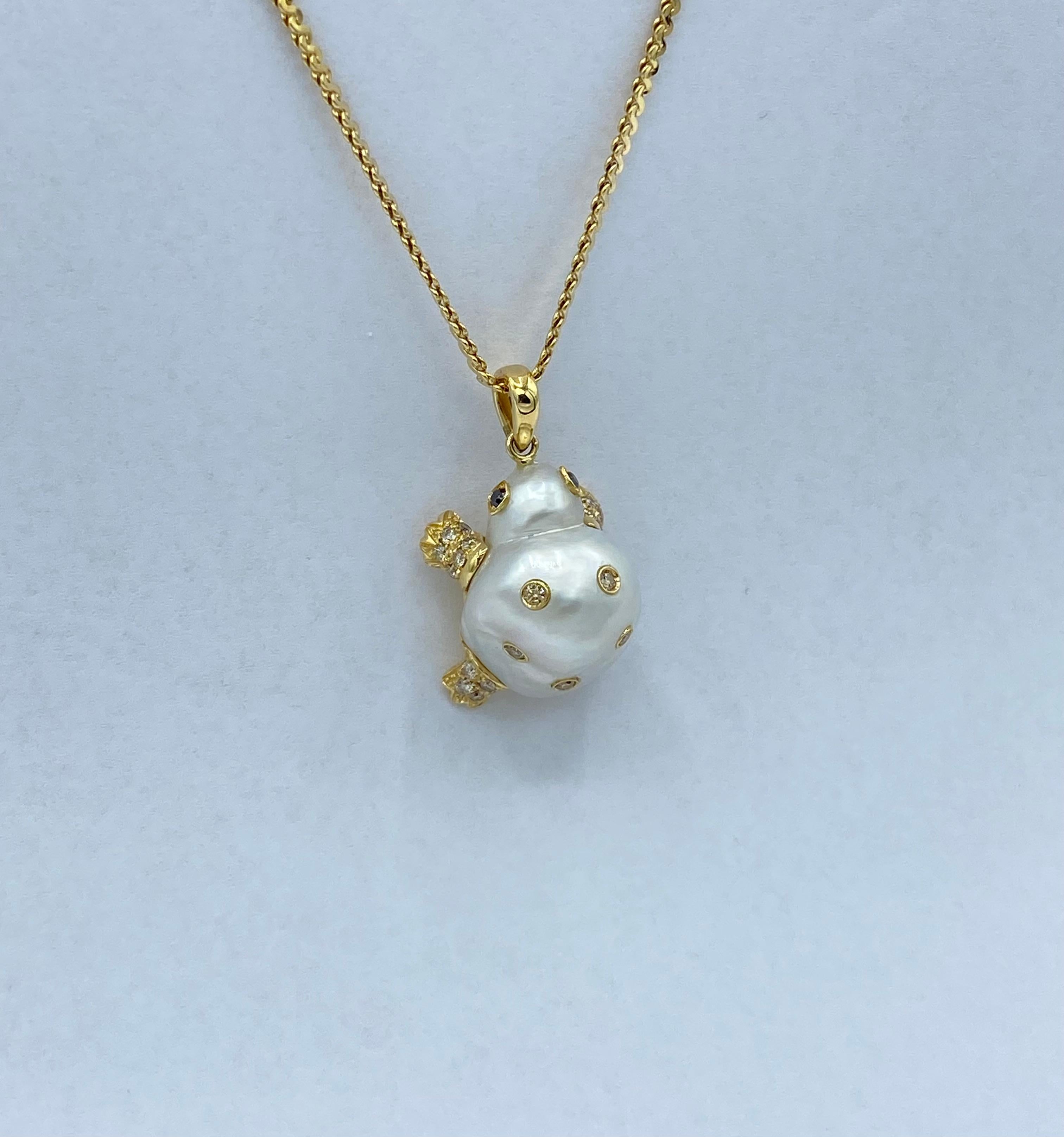 Turtle Brown Black Diamond 18 Karat Australian Pearl Gold Pendant/Necklace  For Sale 3