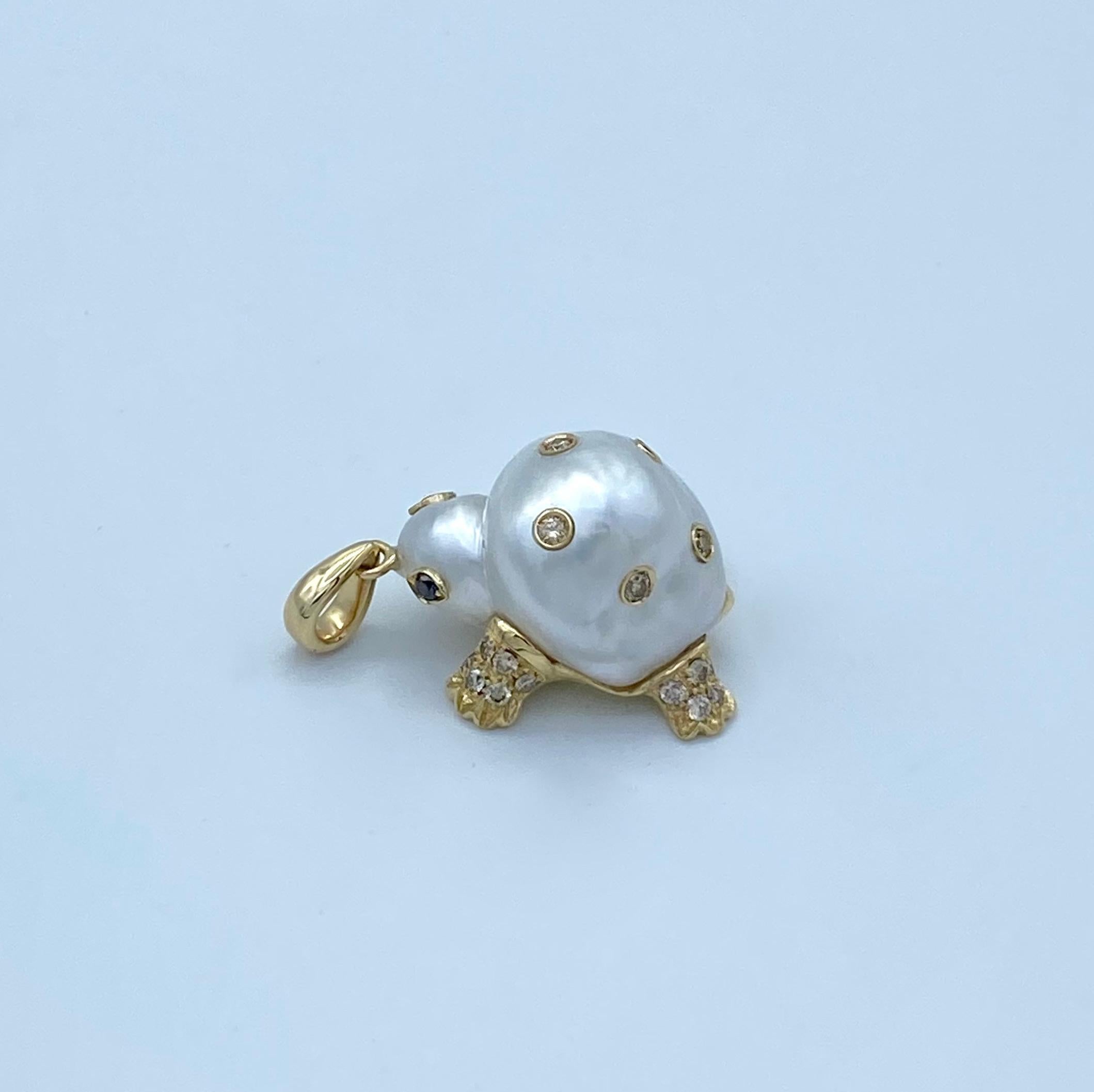 Round Cut Turtle Brown Black Diamond 18 Karat Australian Pearl Gold Pendant/Necklace  For Sale