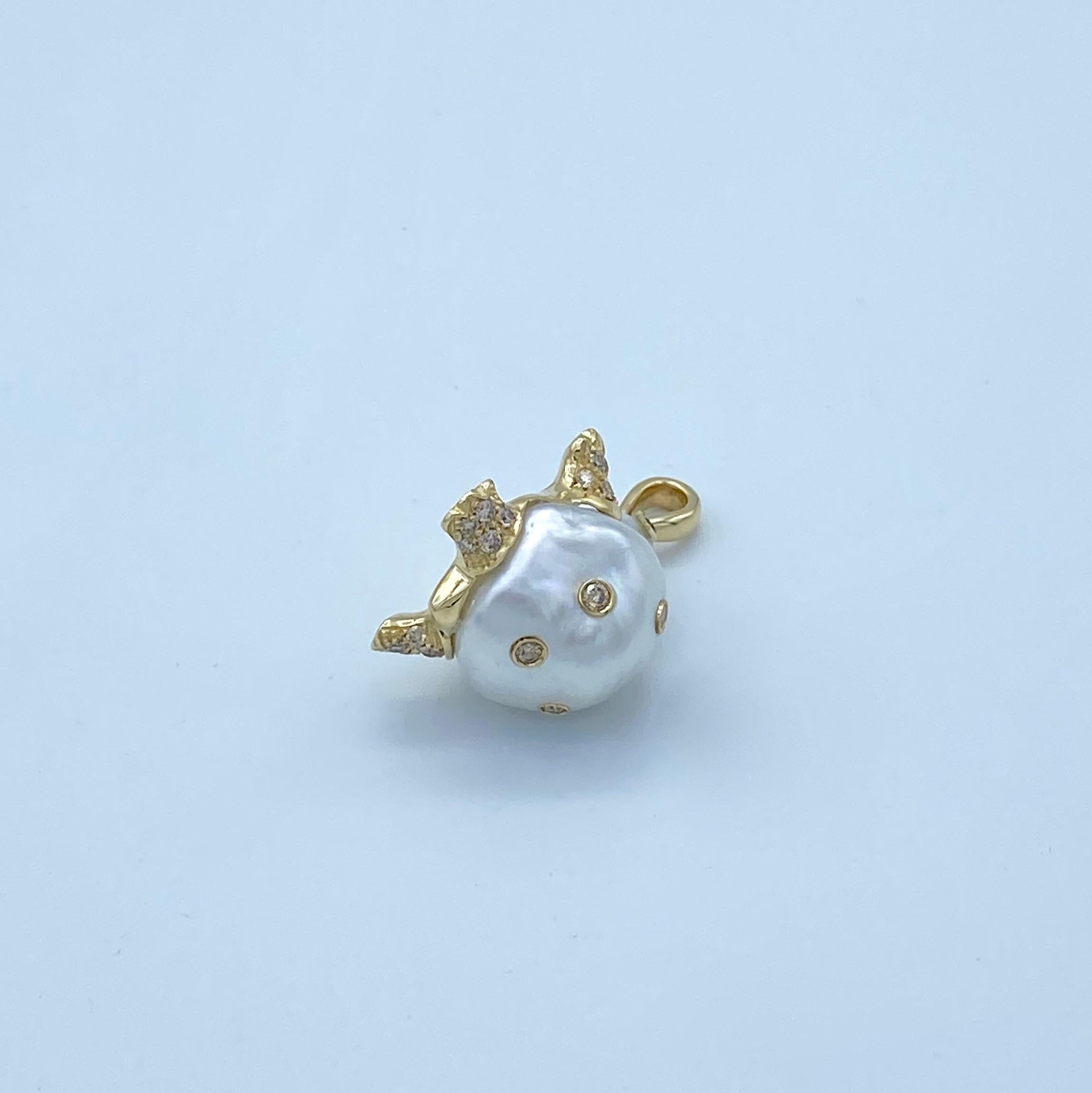 Turtle Brown Black Diamond 18 Karat Australian Pearl Gold Pendant/Necklace  For Sale 1