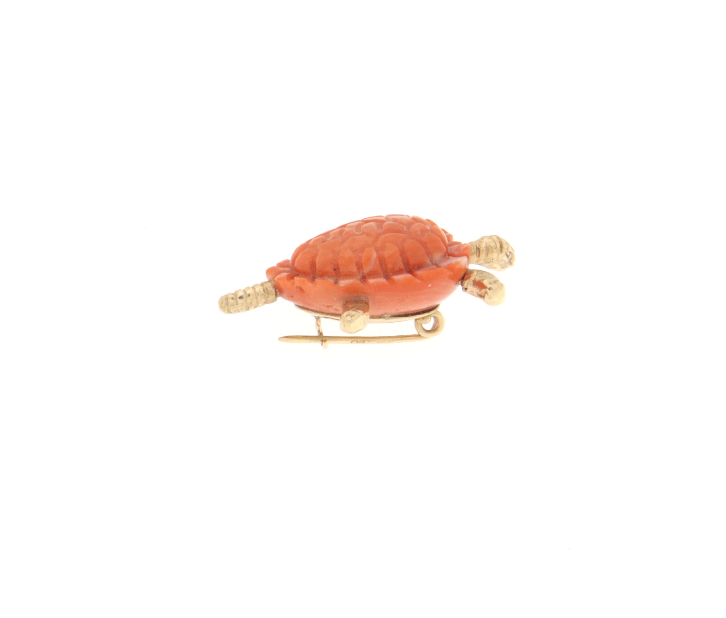 Artisan Turtle Coral Diamonds 14 Karat Yellow Gold Brooch For Sale