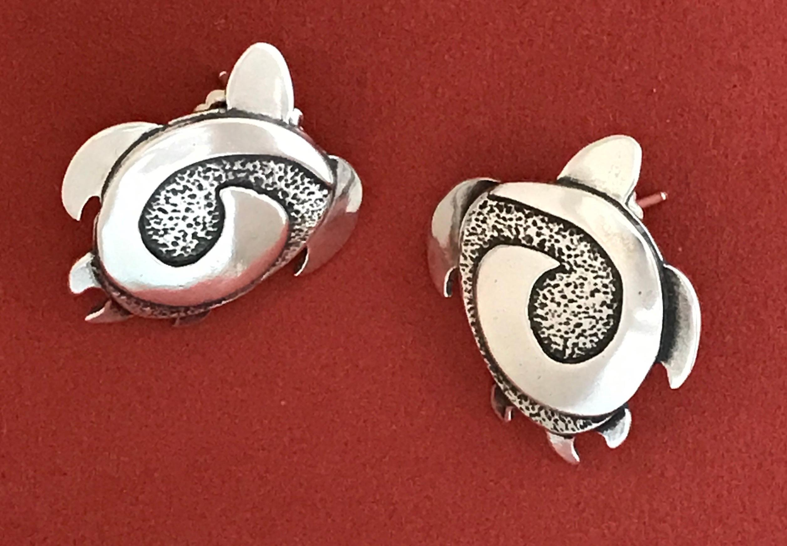 Turtle earrings, Melanie Yazzie cast silver post earrings Turtles contemporary  For Sale 1