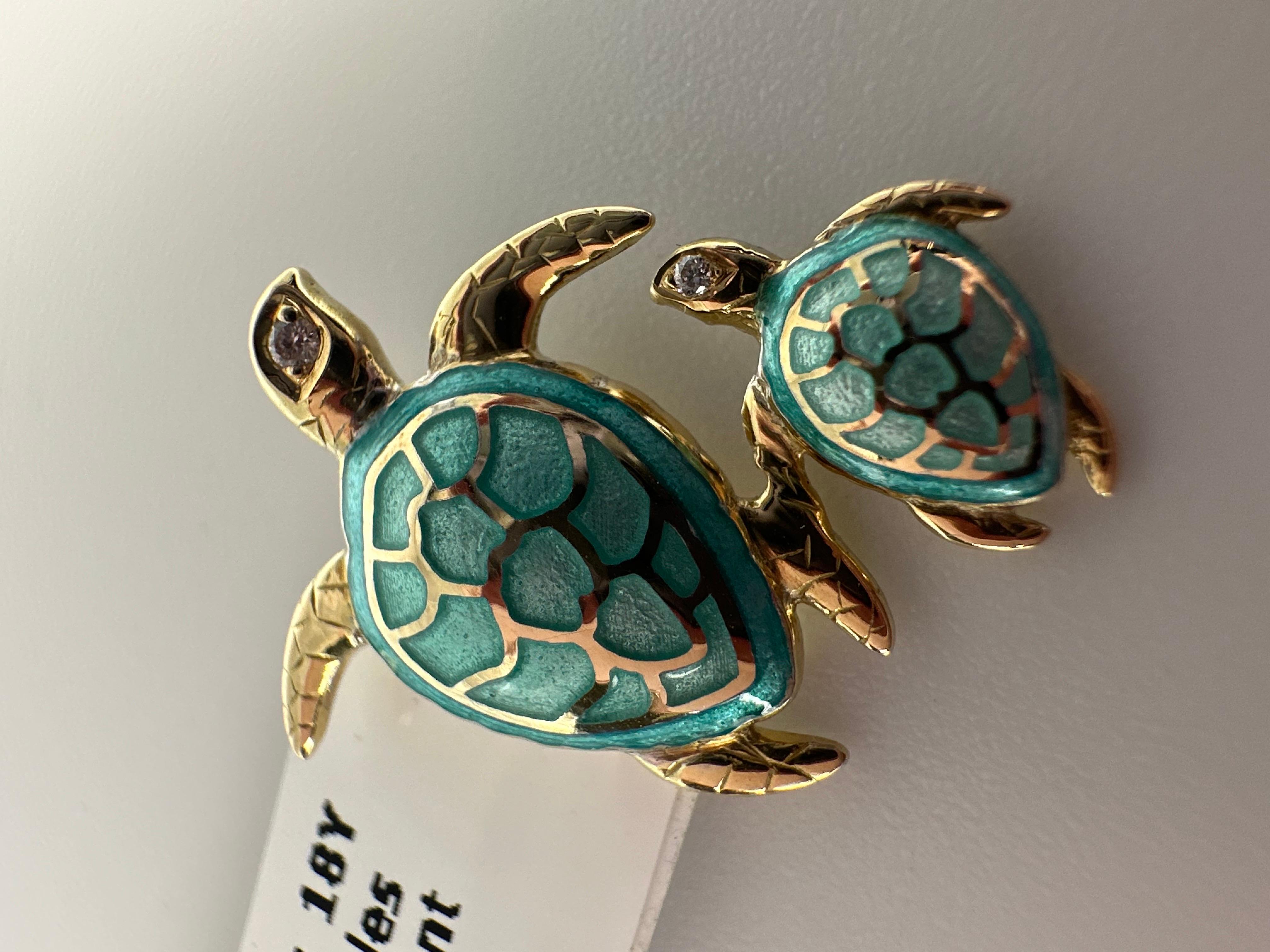Turtle mother daughter diamond pendant 18KT yellow gold In New Condition For Sale In Jupiter, FL