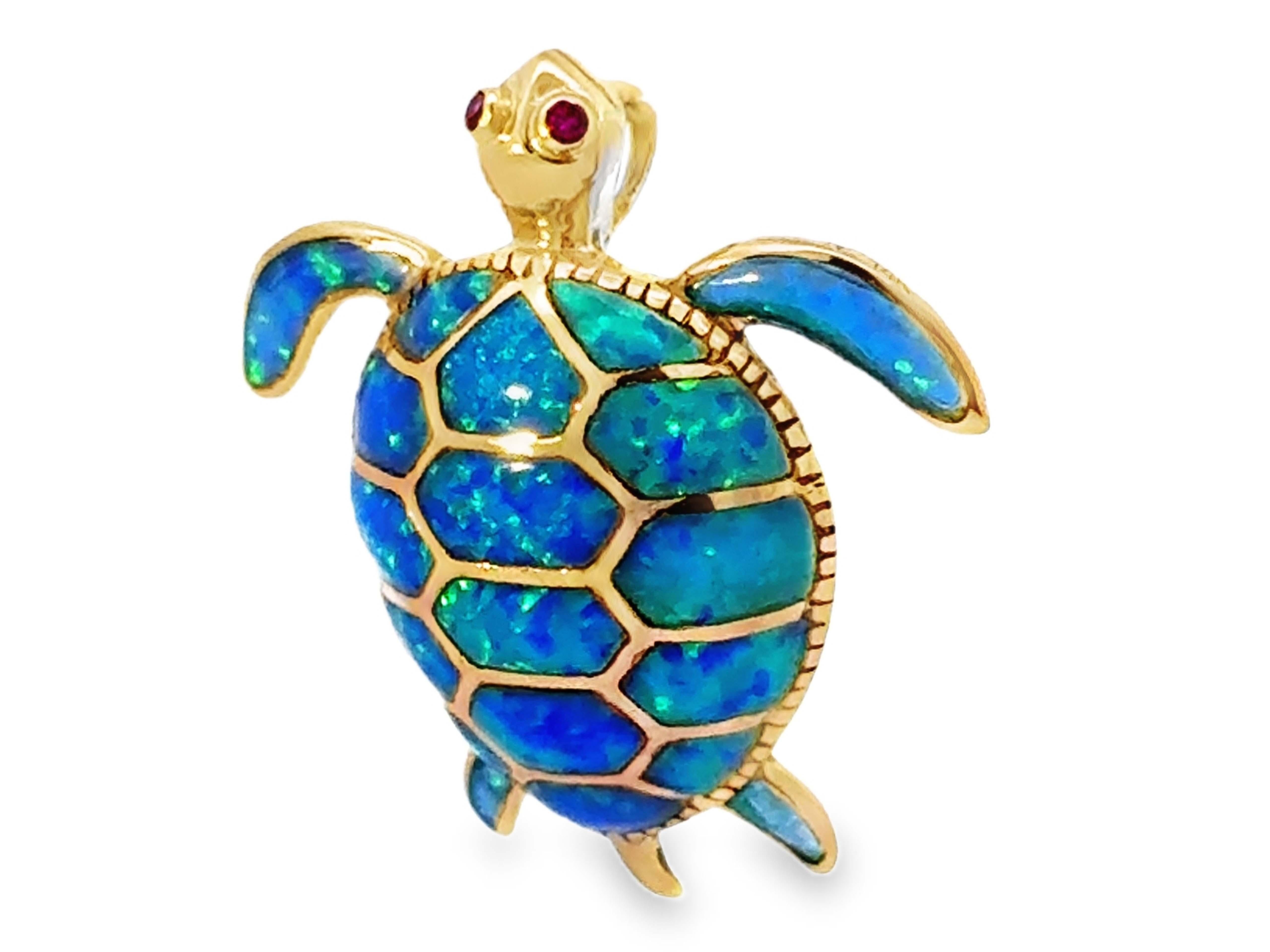 Turtle Opal Intarsien Rubin Augen Anhänger 14k Gelbgold im Zustand „Hervorragend“ in Honolulu, HI