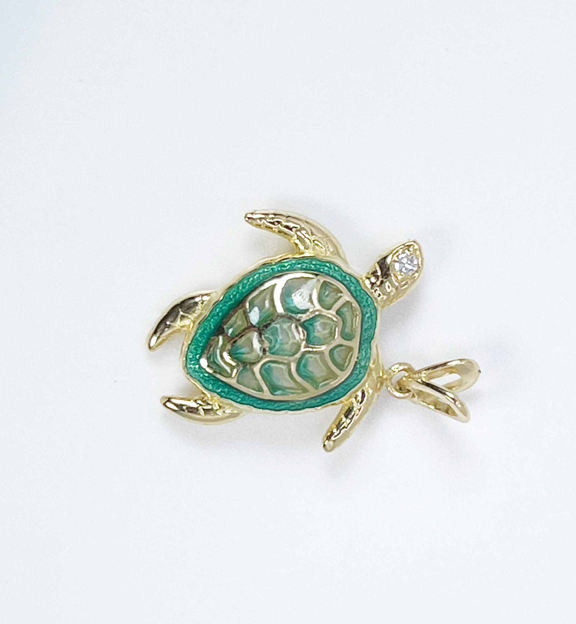 Exquisite and rare vitreous green enamel sea turtle pendant in 18KT yellow gold accompanied by a center diamond 1.8mm. Pendant is unisex.

GRAM WEIGHT (pendant only): 2.90gr
GOLD: 18KT yellow gold
CHAIN: 18