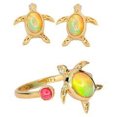 Turtle set: earrings studs and ring with opals in 14k gold. 