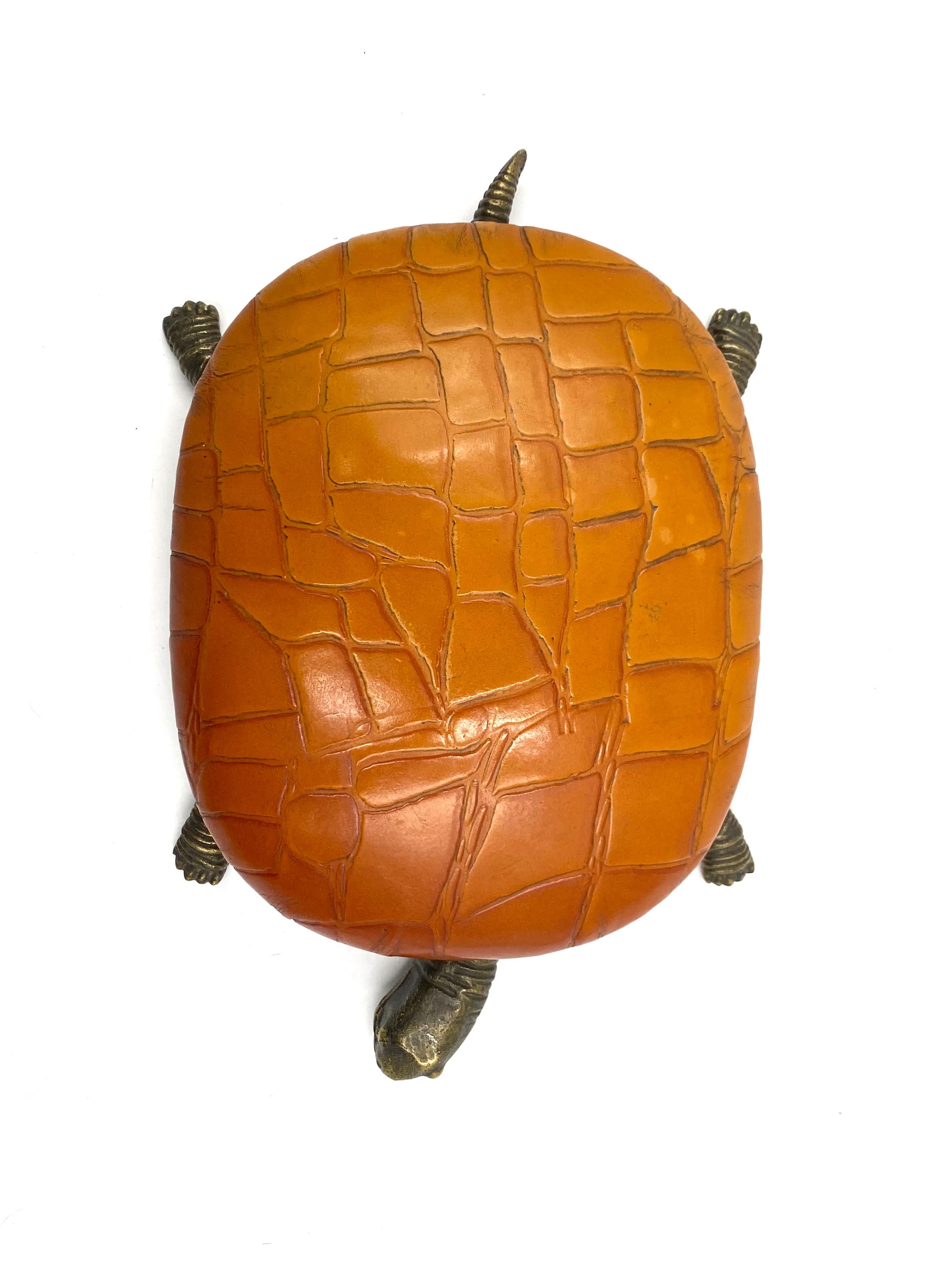 Boîte à bijoux en forme de tortue en cuir et bronze, France, années 1950 en vente 6