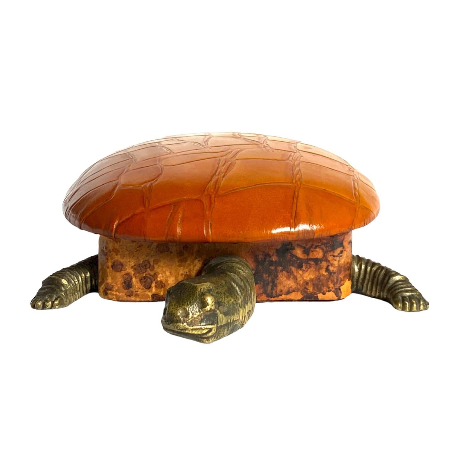 Turtle Shaped Leather and Bronze Jewelry Box, France 1950s In Excellent Condition For Sale In Firenze, IT